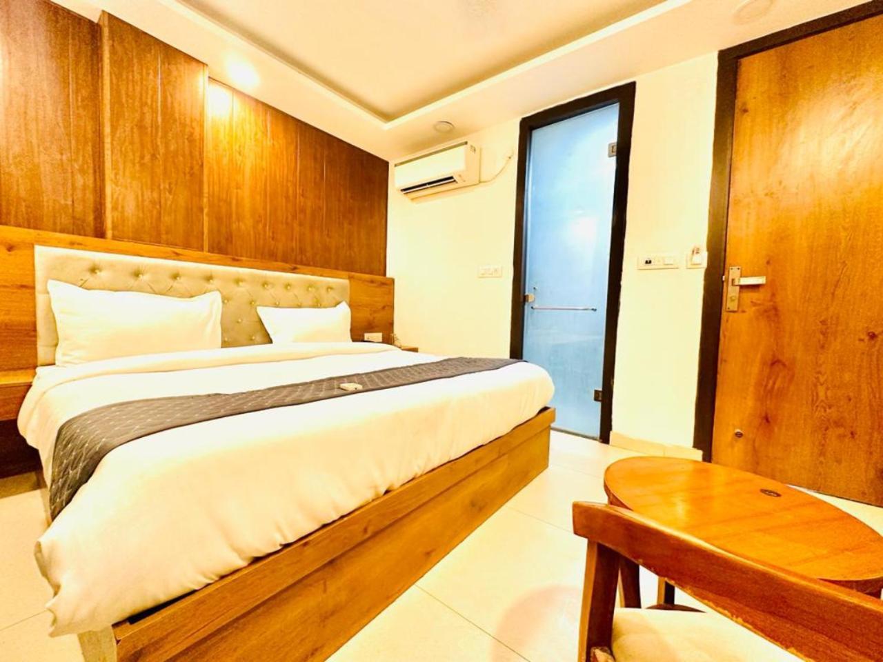 Galaxy Near Delhi International Airport Hotel New Delhi