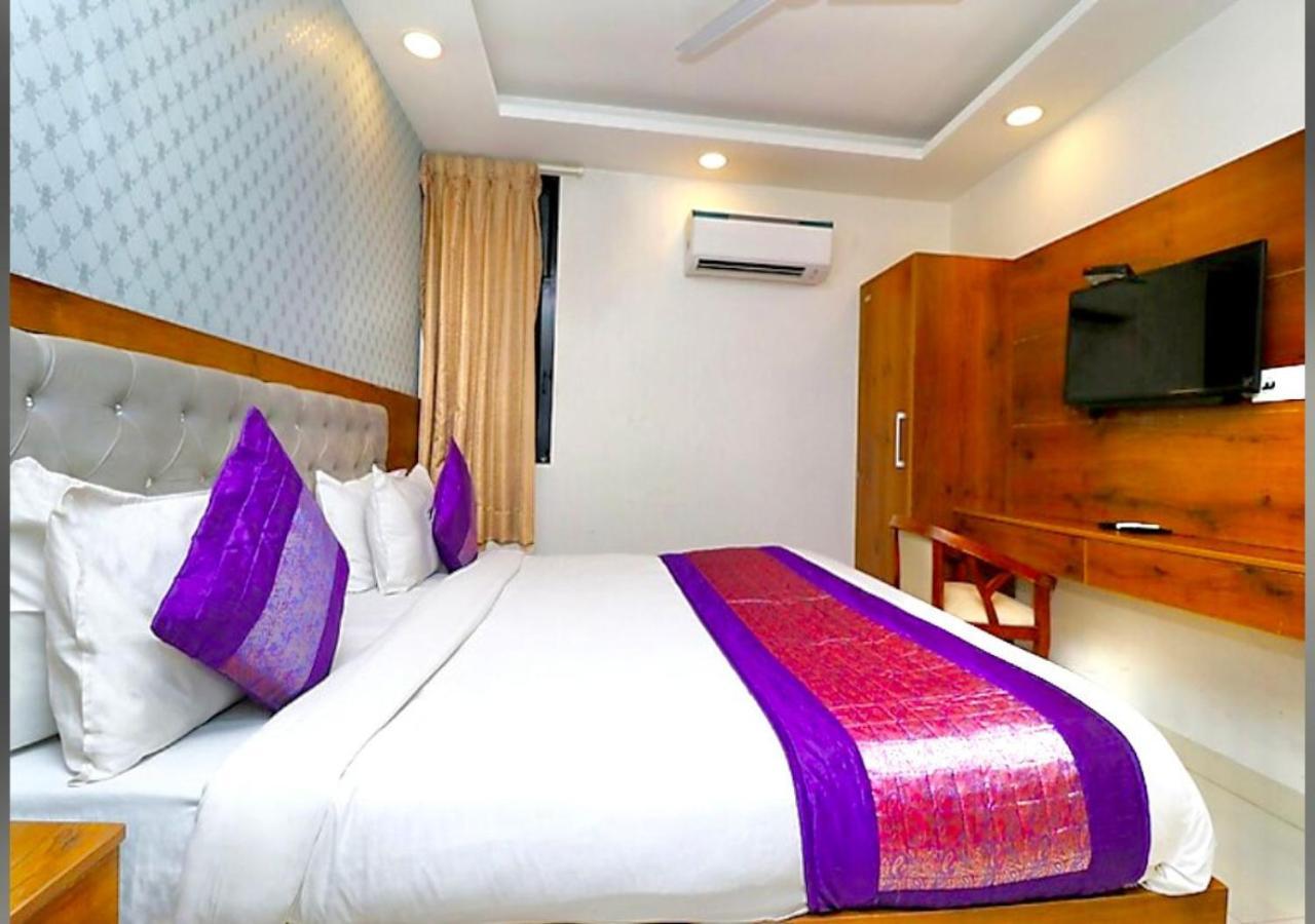 Hotel Galaxy Near Delhi International Airport