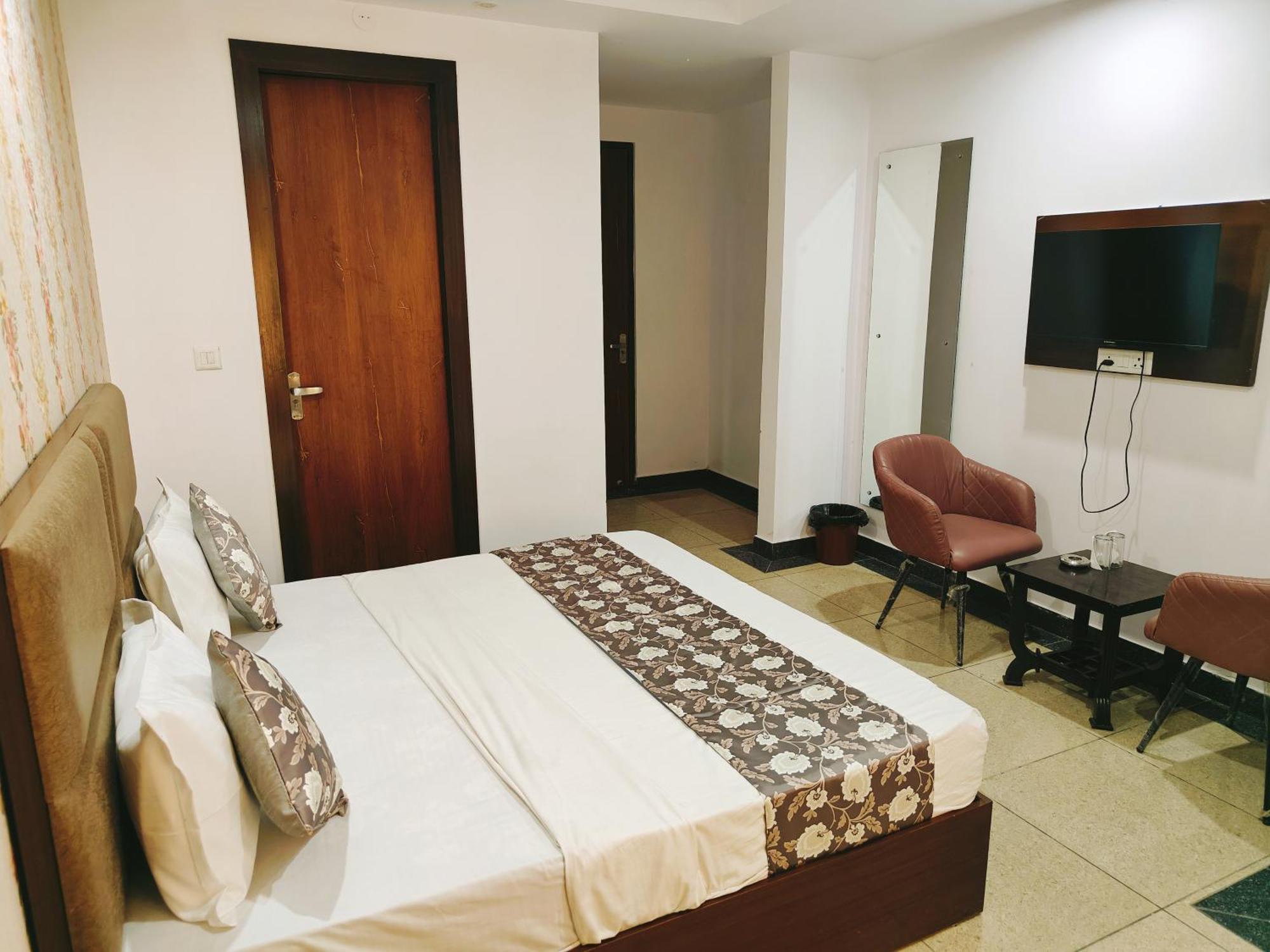 Hotel Airport Delhi 4*