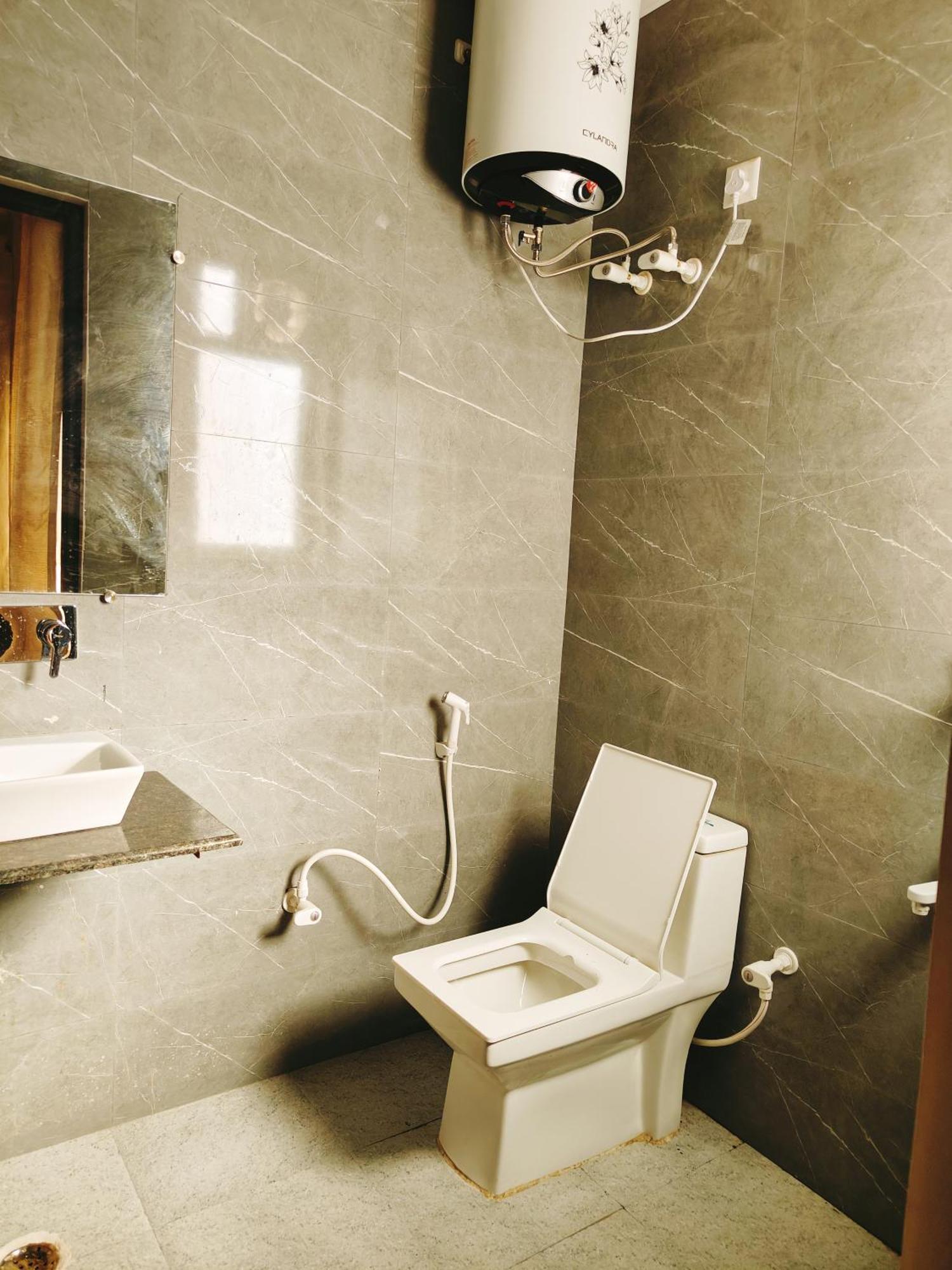 Hotel Airport Delhi 4*