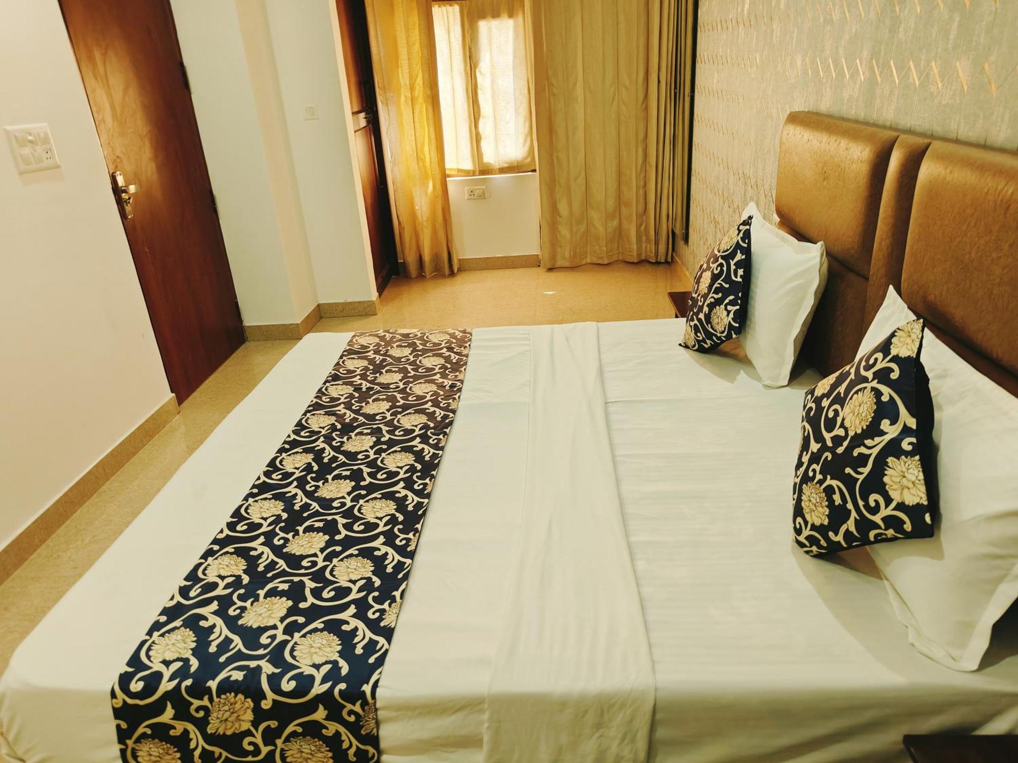 Airport Delhi 4*