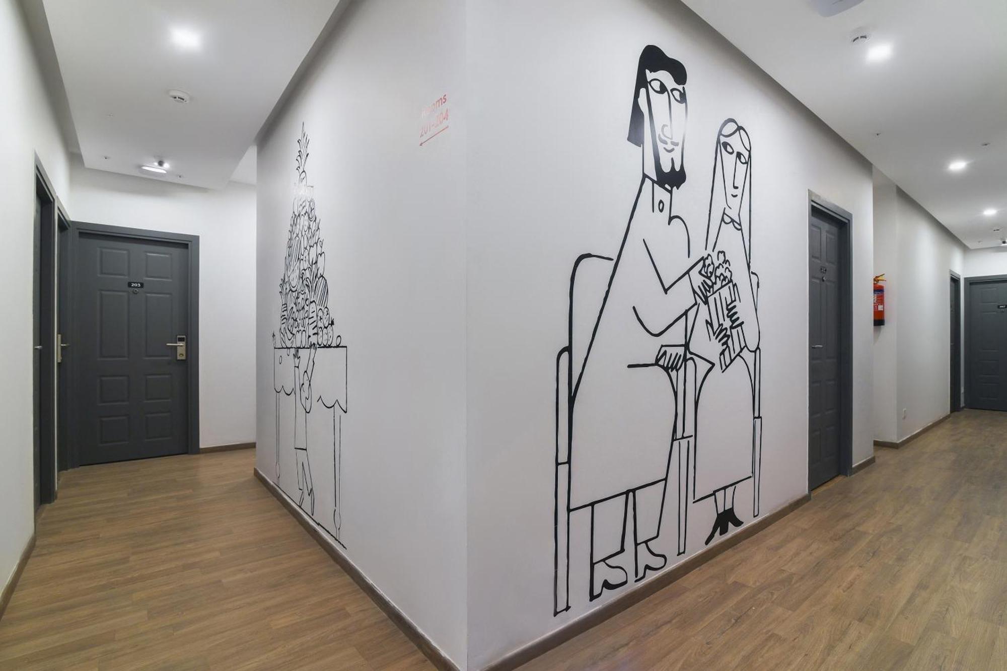 Townhouse Prakash Continental Near Netaji Subhash Place Metro Station Hotel 4*