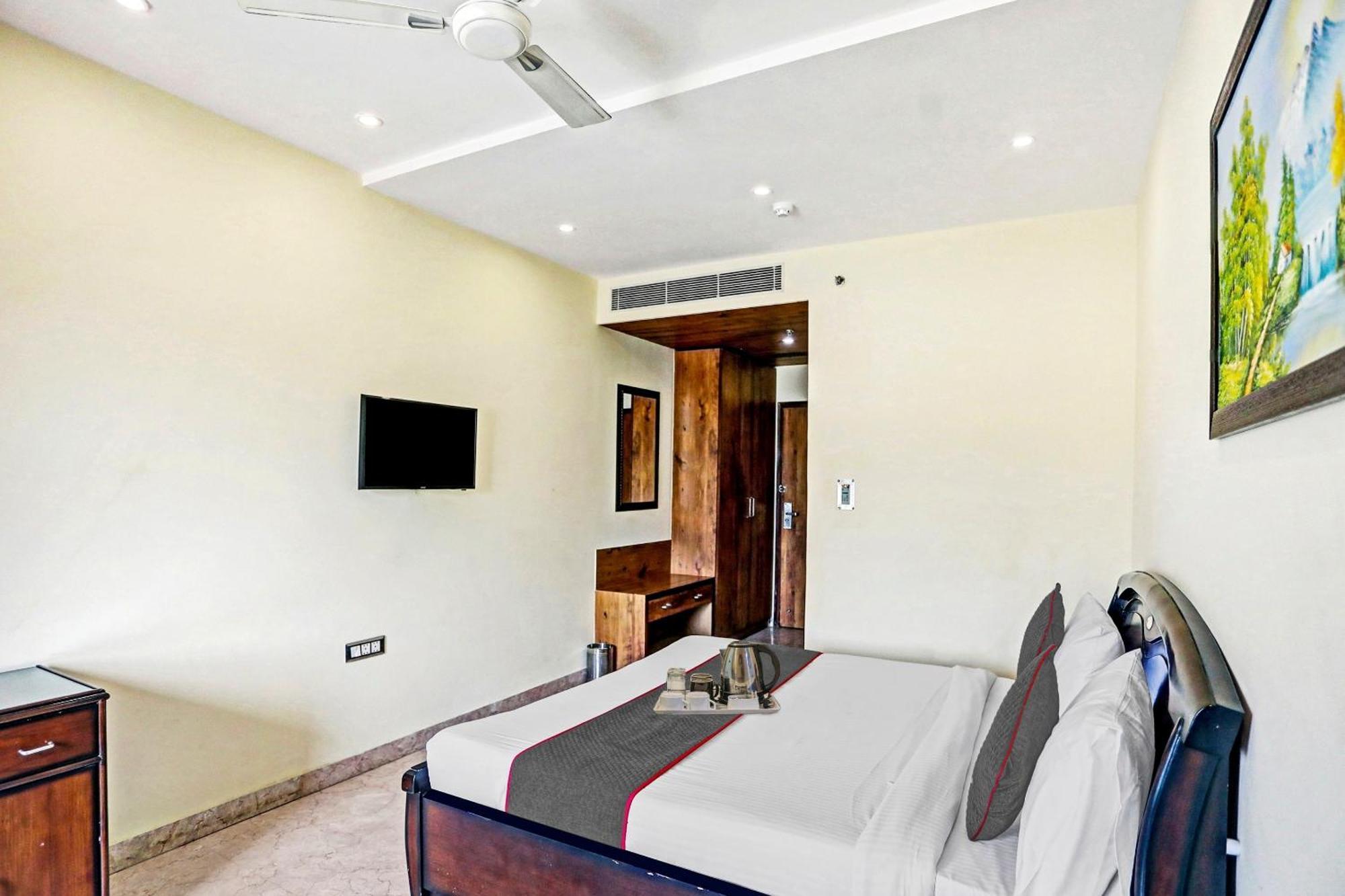 Hotel Townhouse Prakash Continental Near Netaji Subhash Place Metro Station Nova Deli