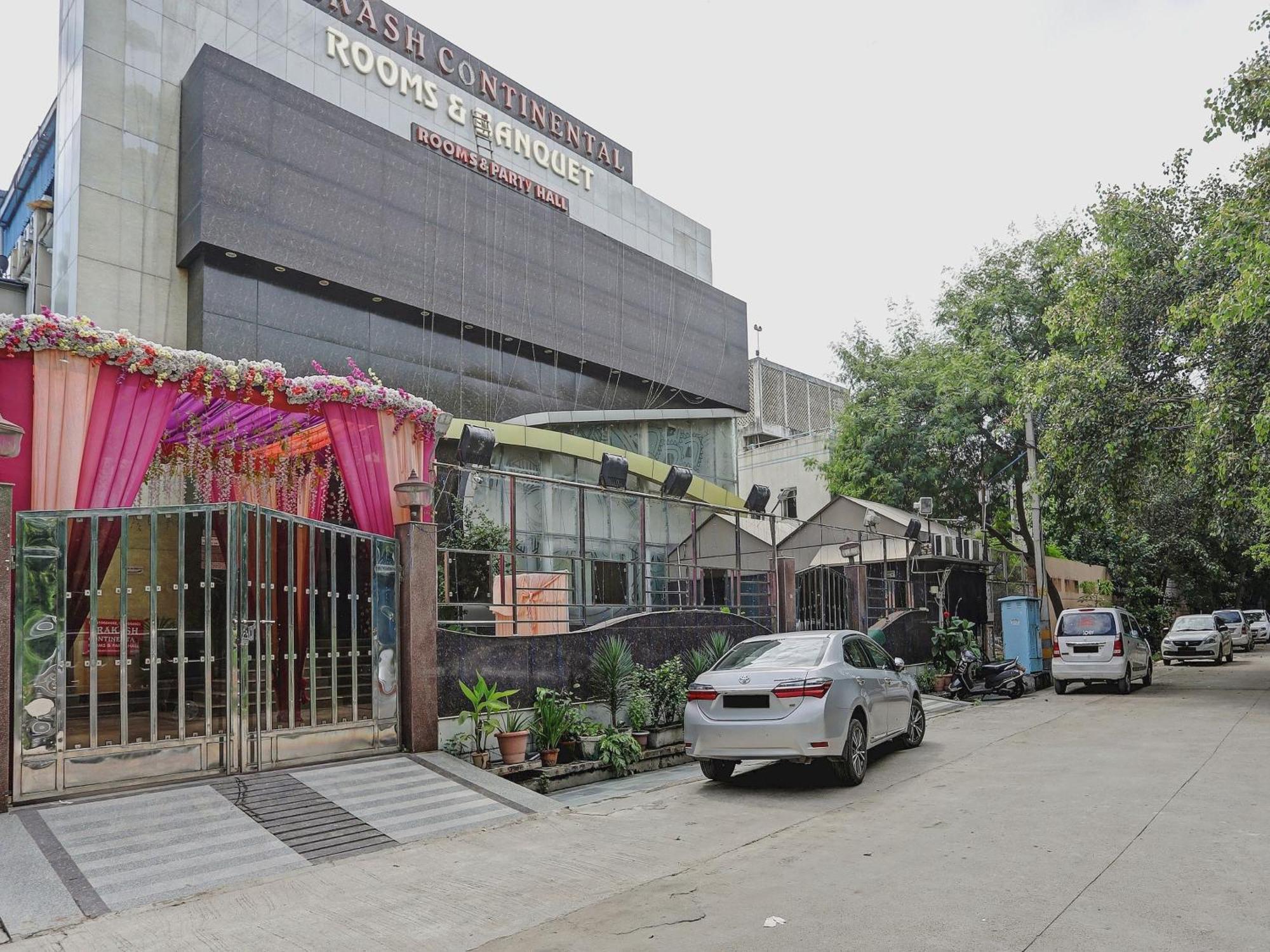 Townhouse Prakash Continental Near Netaji Subhash Place Metro Station Hotel 4*