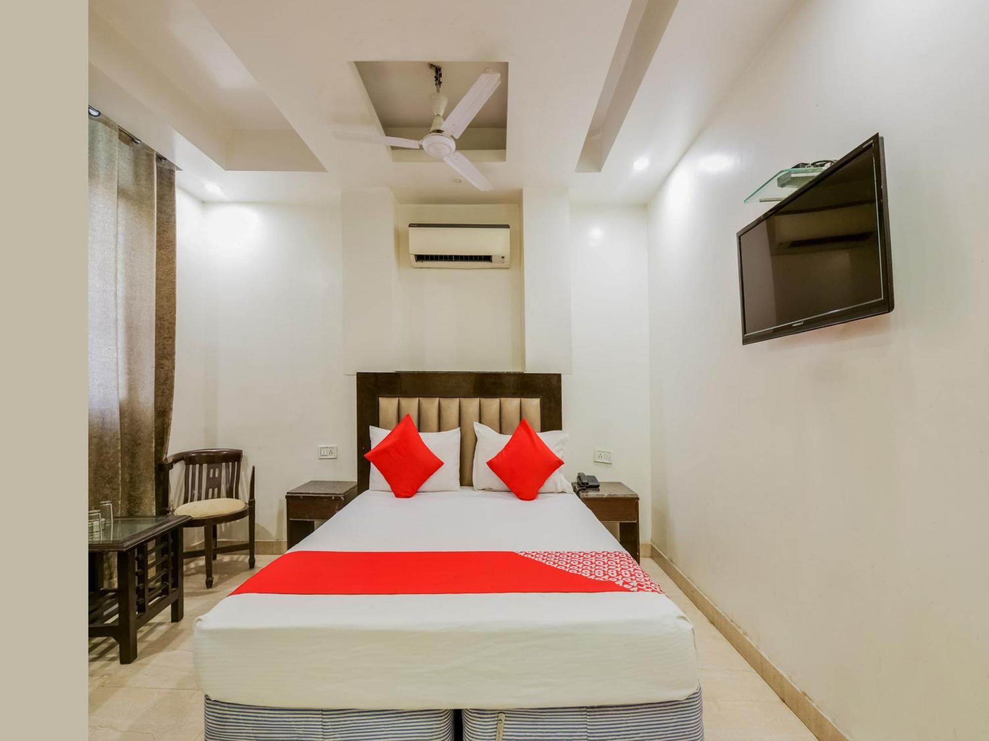 Oyo West India Hotel New Delhi
