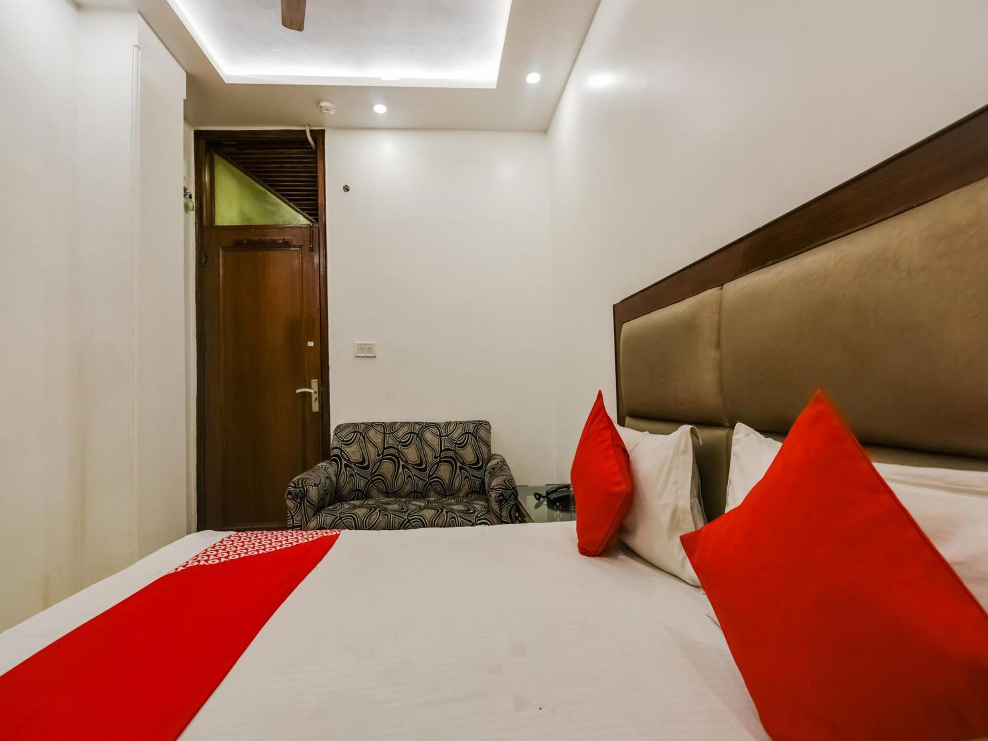 Oyo West India Hotel