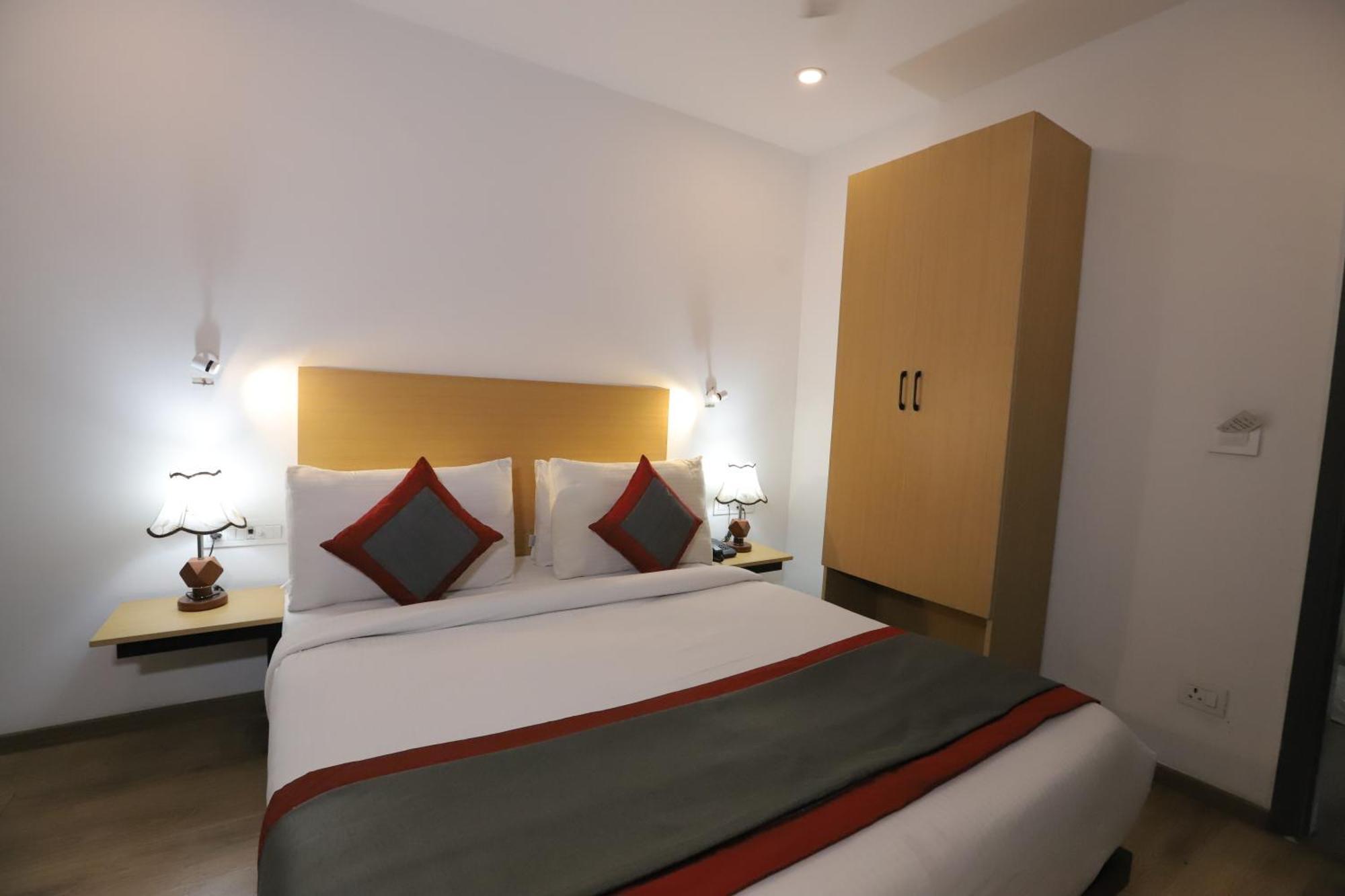 Qotel Ip Residency East Delhi Preet Vihar Hotel