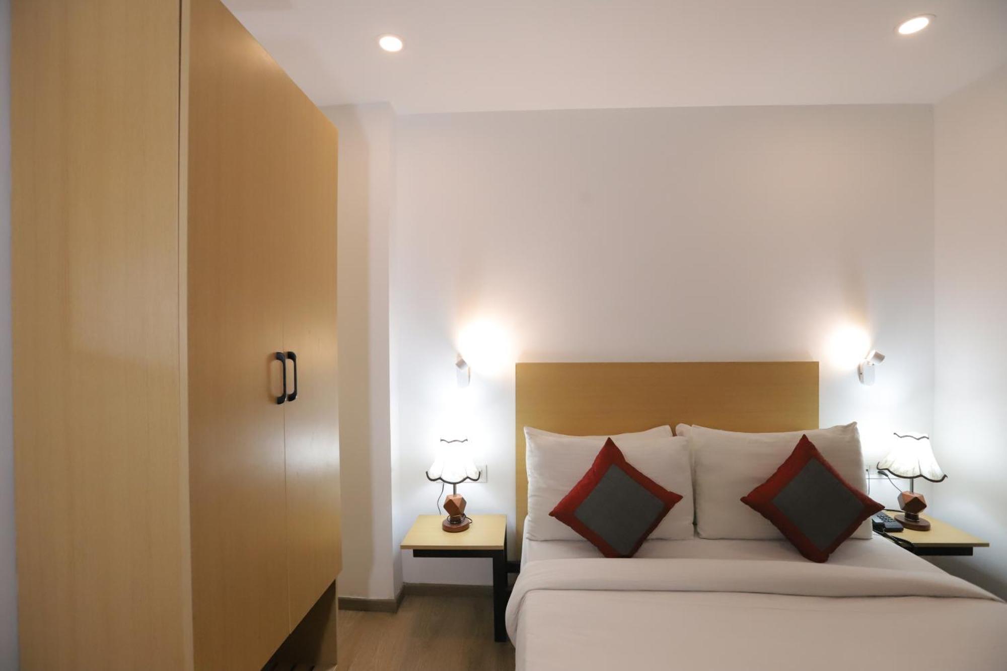 Qotel Ip Residency East Delhi Preet Vihar 3*