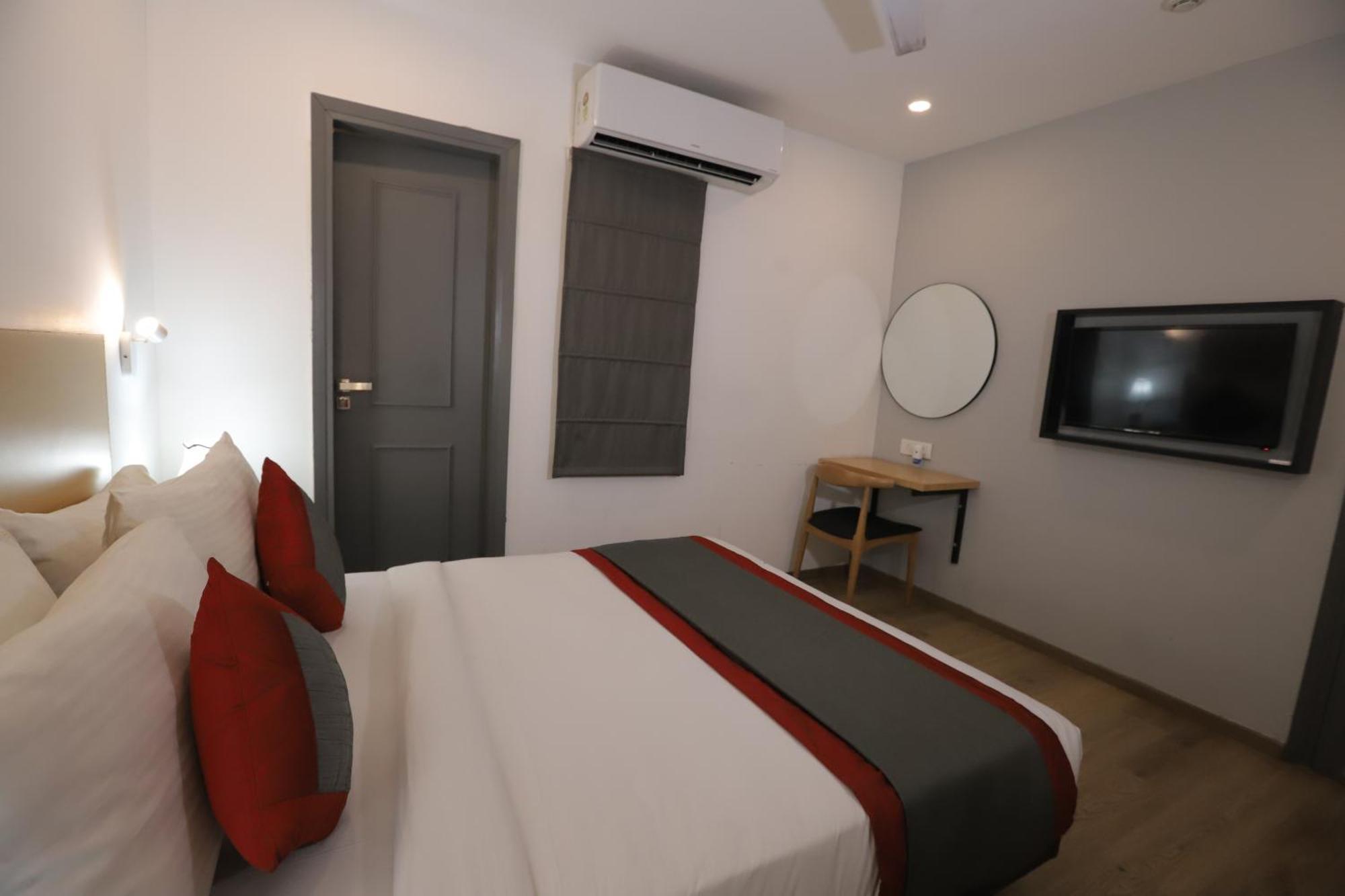 Qotel Ip Residency East Delhi Preet Vihar