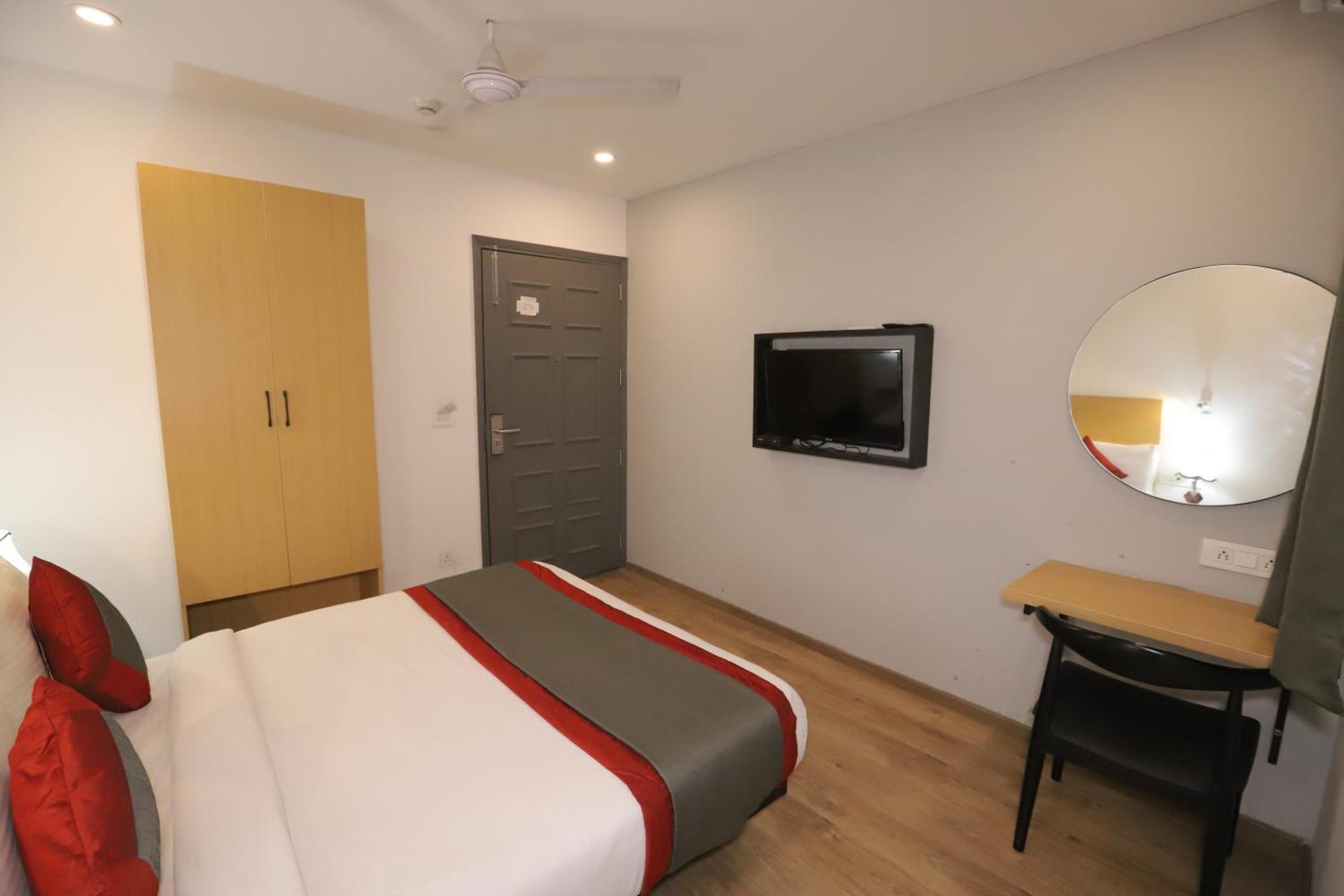 Qotel Ip Residency East Delhi Preet Vihar 3*