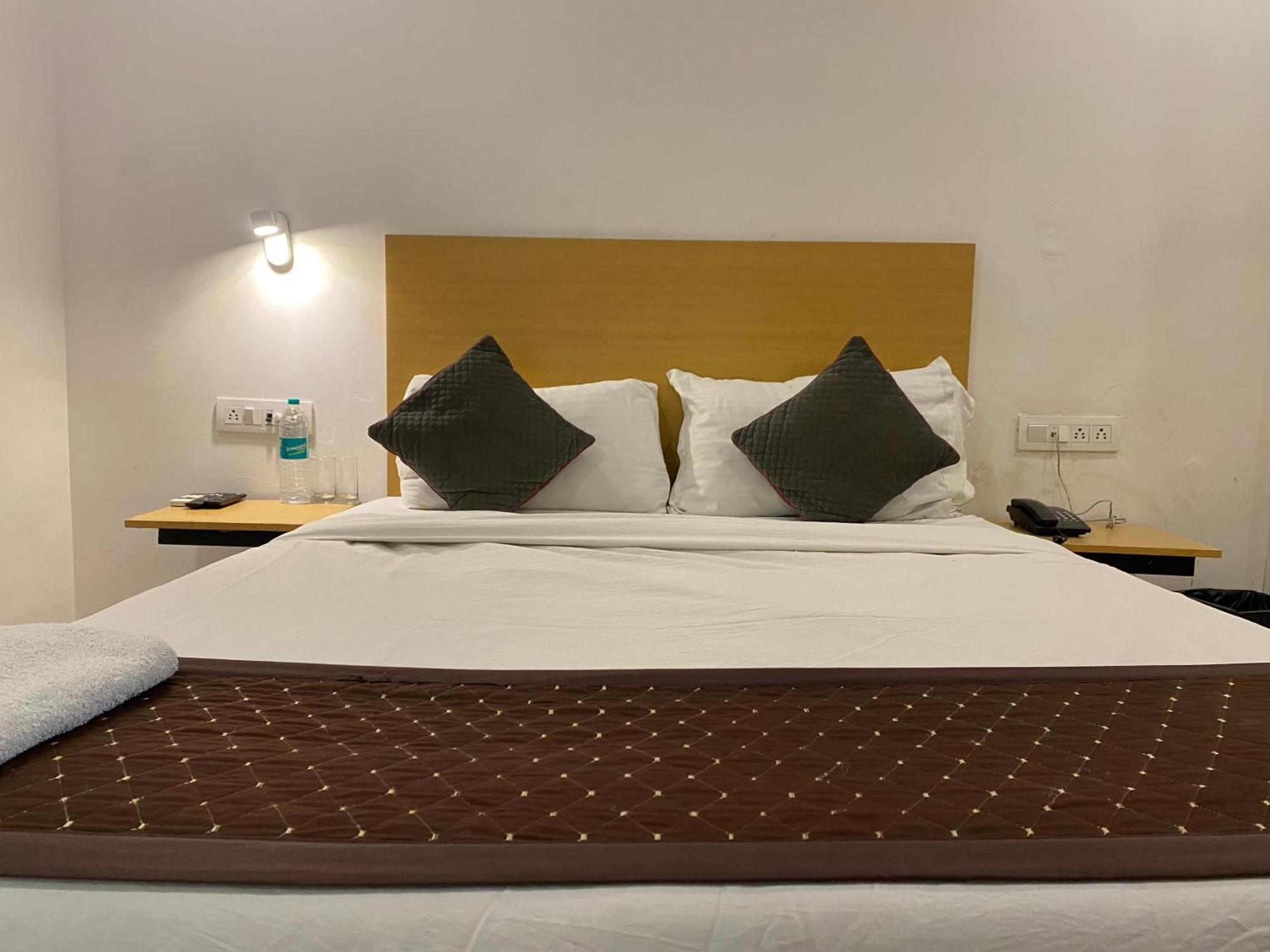 Qotel Ip Residency East Delhi Preet Vihar Hotel Nova Deli