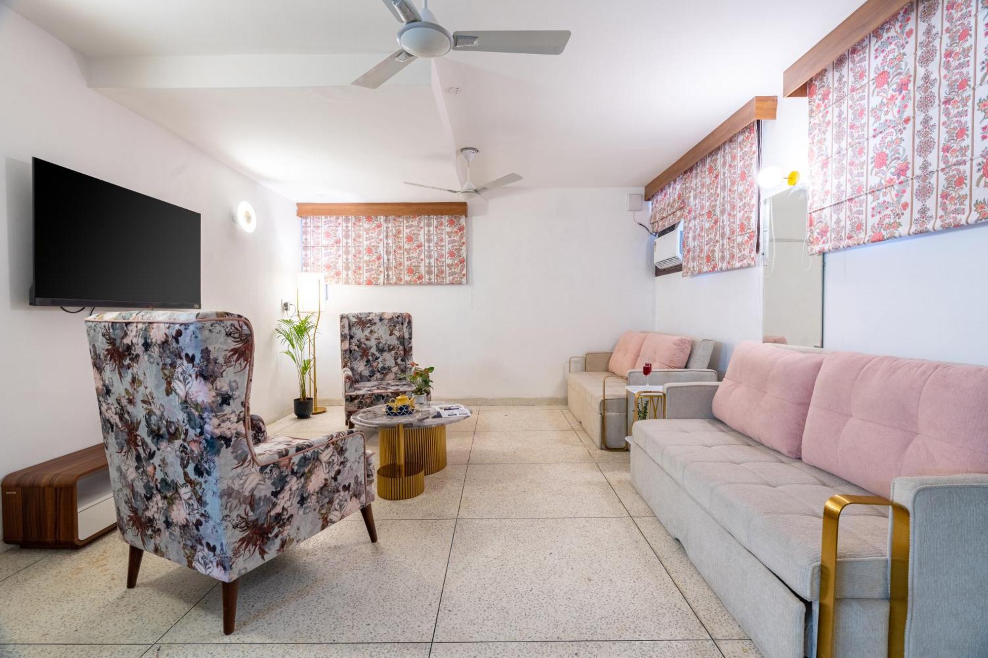 Apartment Homlee-excellency 4bhk In South Delhi *