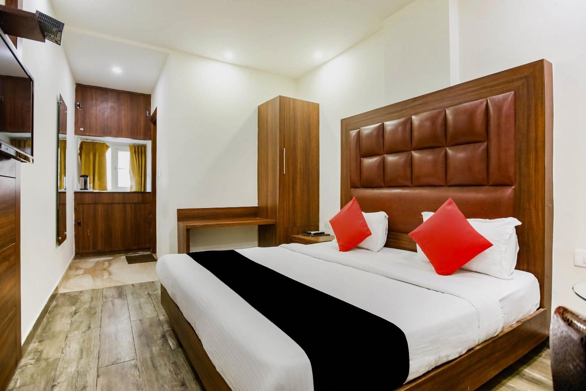 Collection O The Kailash Dev 3* New Delhi