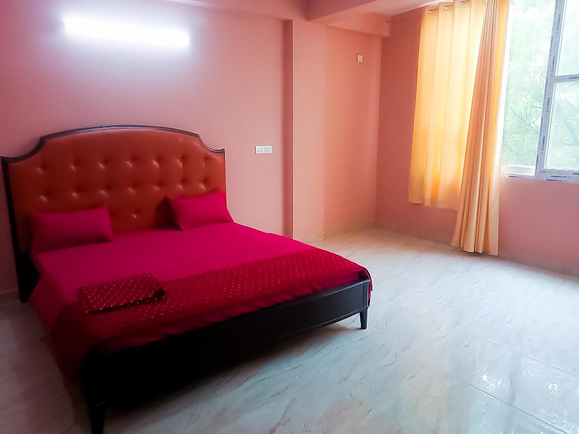 Dwarka - Sec-8 Near Yashoobhoomi New Delhi