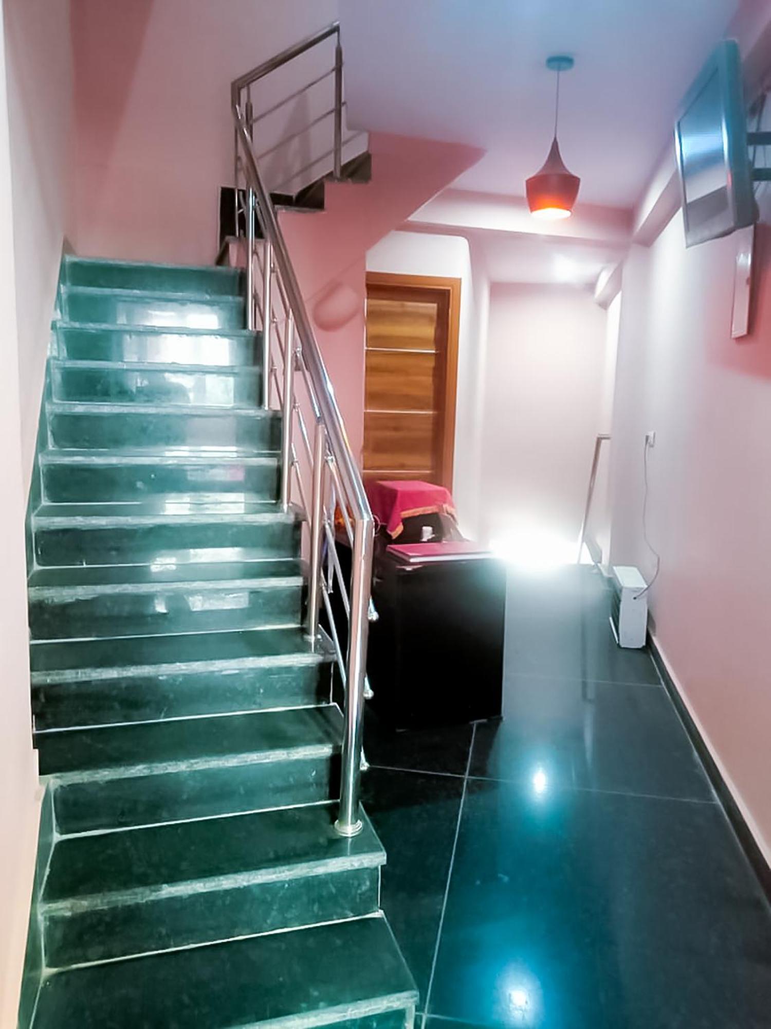 Dwarka - Sec-8 Near Yashoobhoomi 3* New Delhi