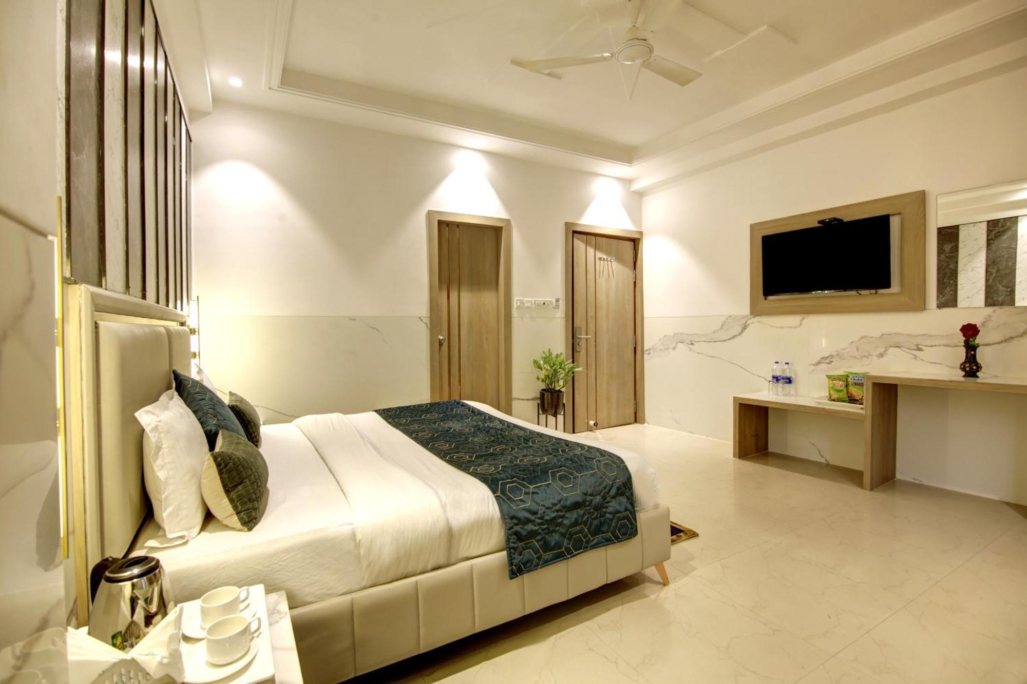 Hotel Delhi 37 Near - Delhi Airport 3*