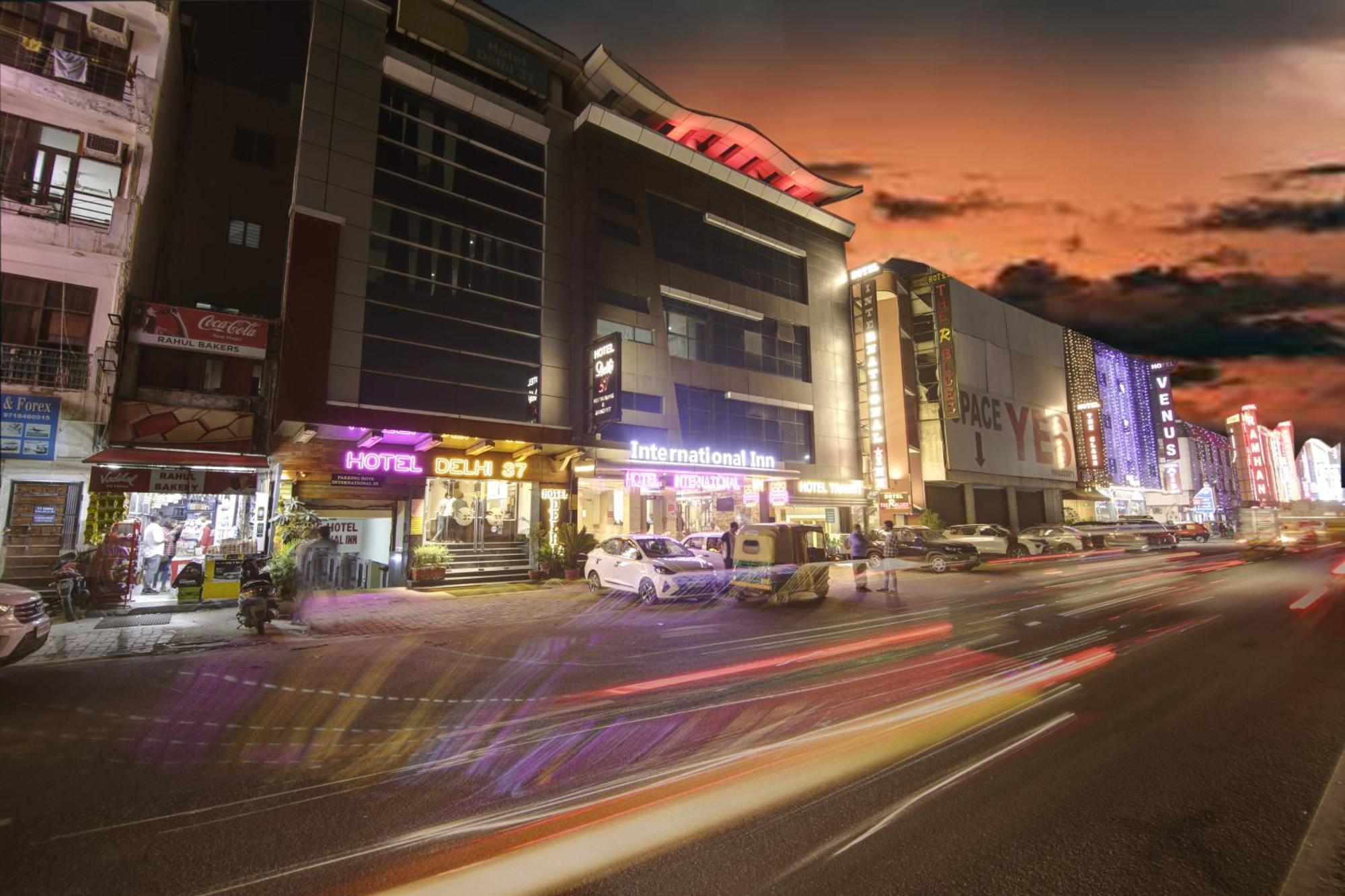 Hotel Delhi 37 Near - Delhi Airport