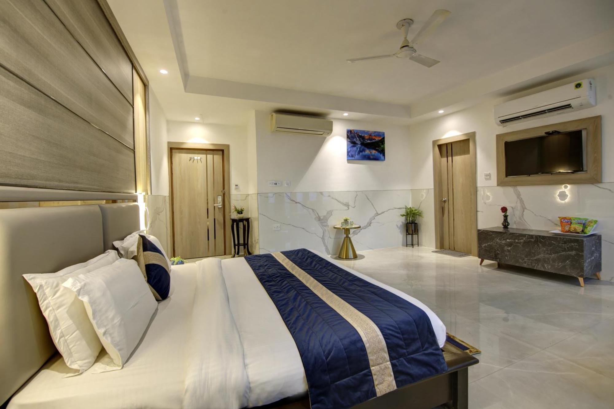 Hotel Delhi 37 Near - Delhi Airport 3*