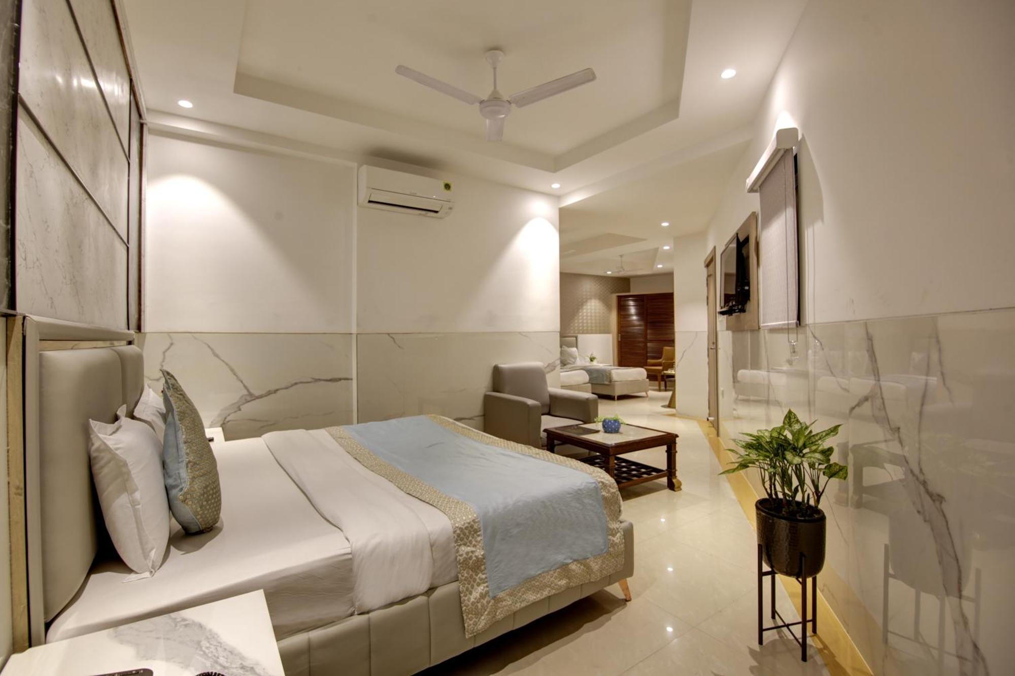 Hotel Delhi 37 Near - Delhi Airport 3*