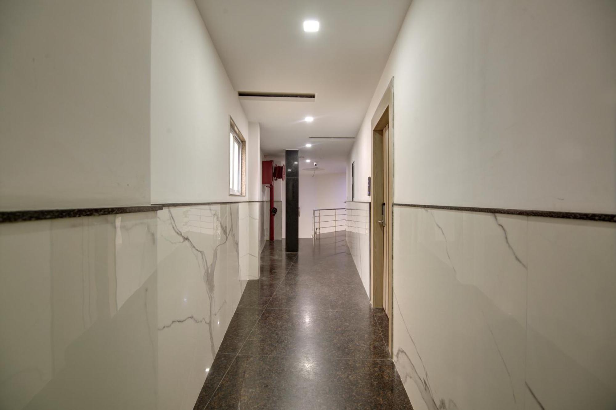 Hotel Delhi 37 Near - Delhi Airport New Delhi