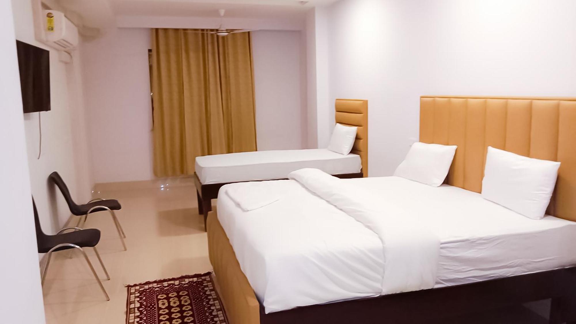 Private In Jagatpuri- Near Anand Vihar Hotel 3*