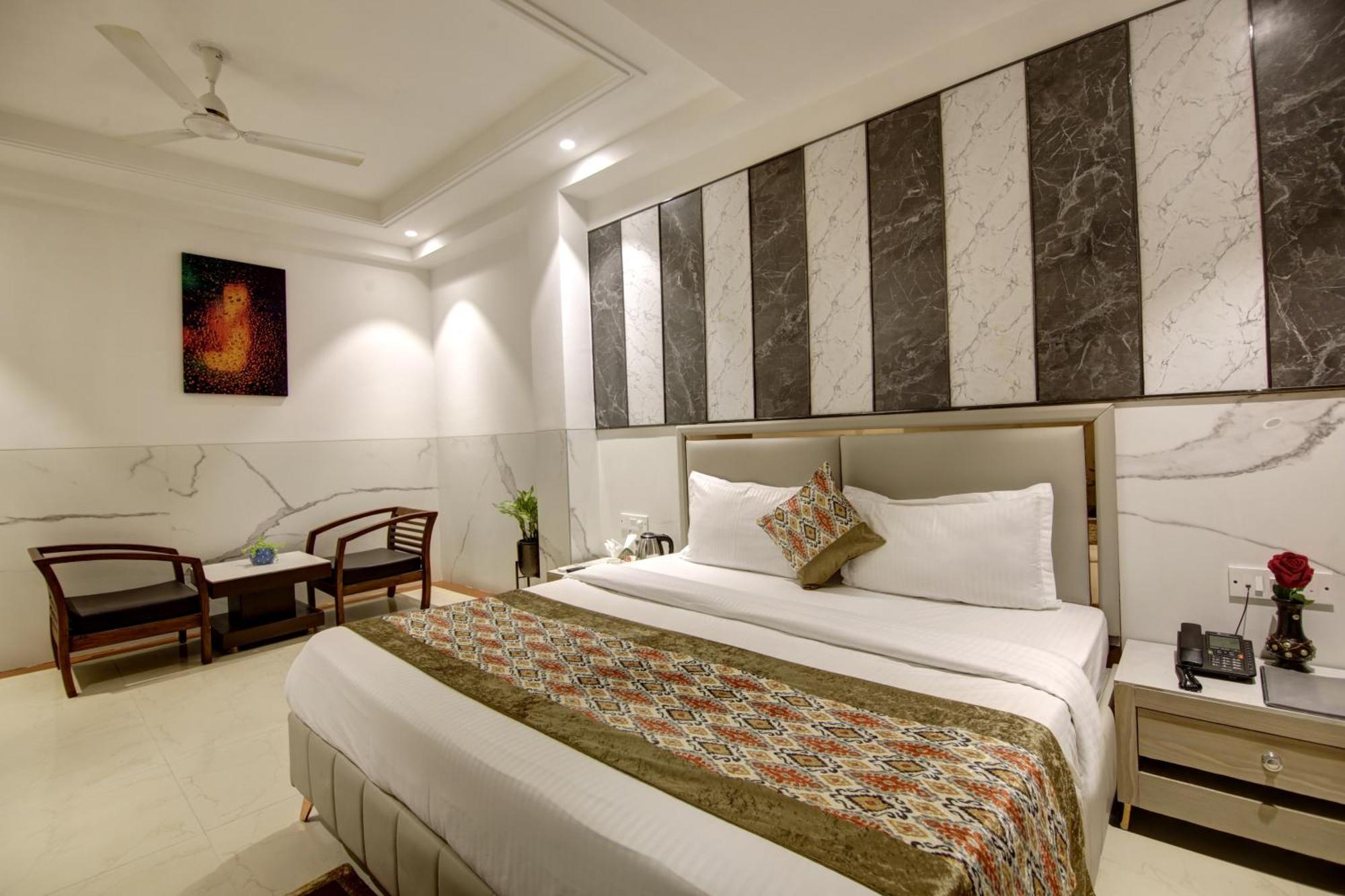 Hotel Delhi 37 Near - Delhi Airport 3*
