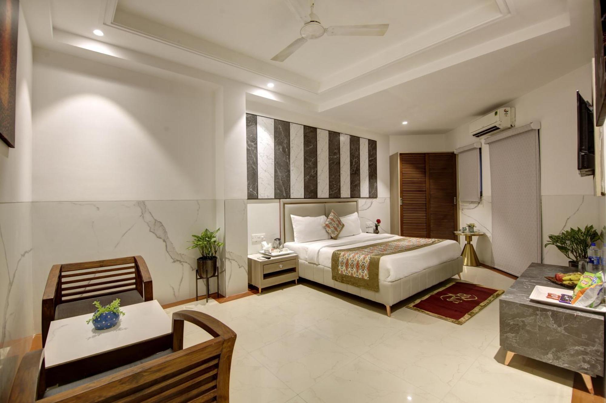 Hotel Delhi 37 Near - Delhi Airport 3*