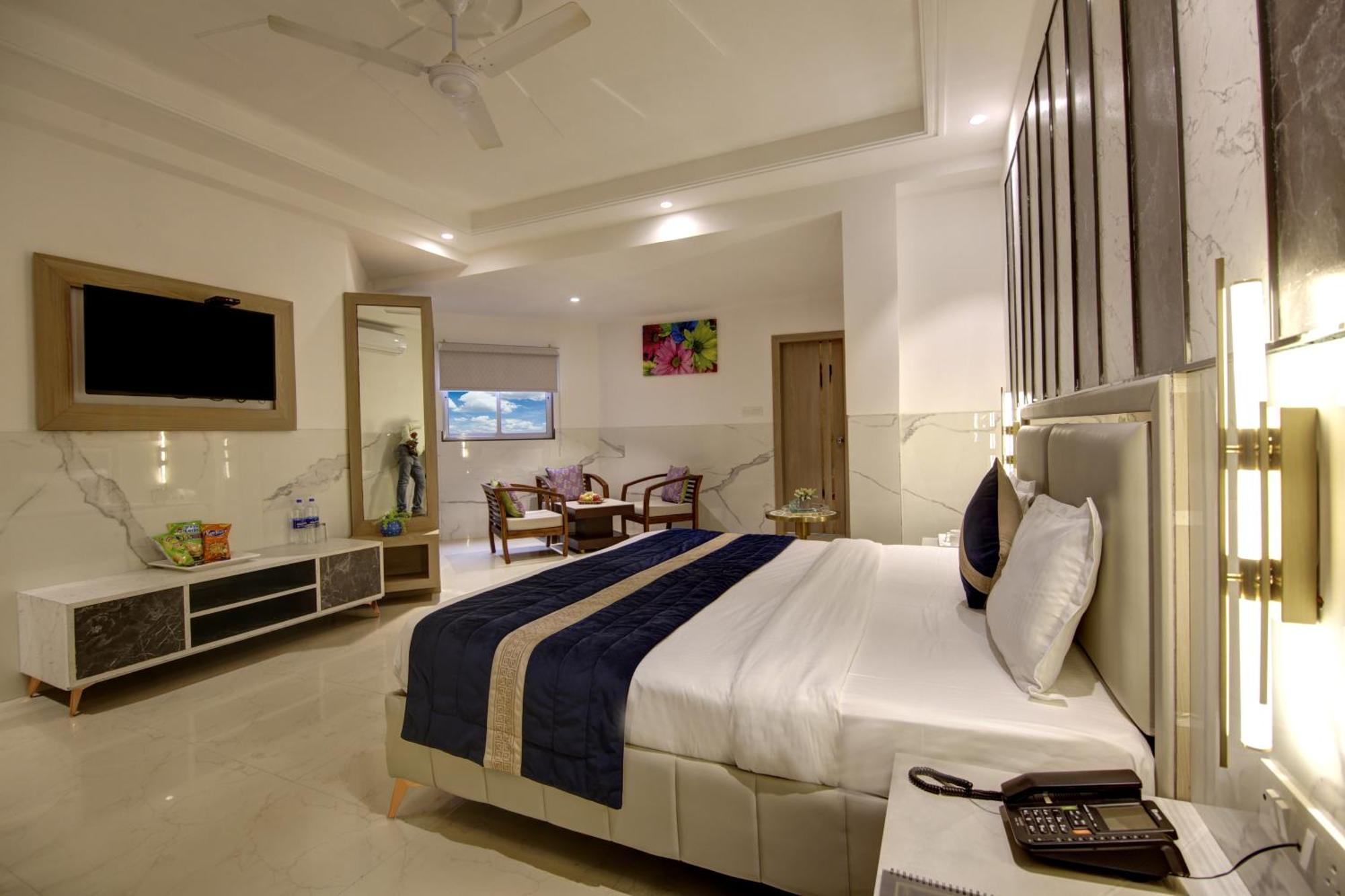 Hotel Delhi 37 Near - Delhi Airport 3*