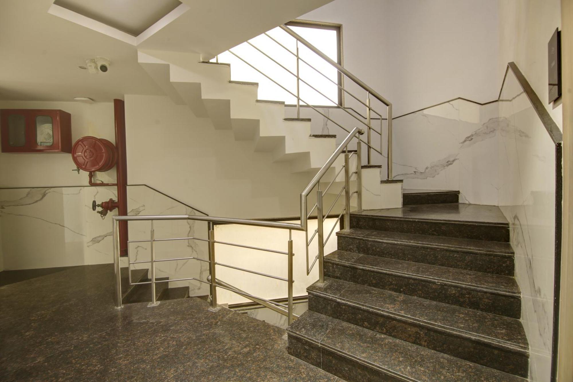 Hotel Delhi 37 Near - Delhi Airport 3*
