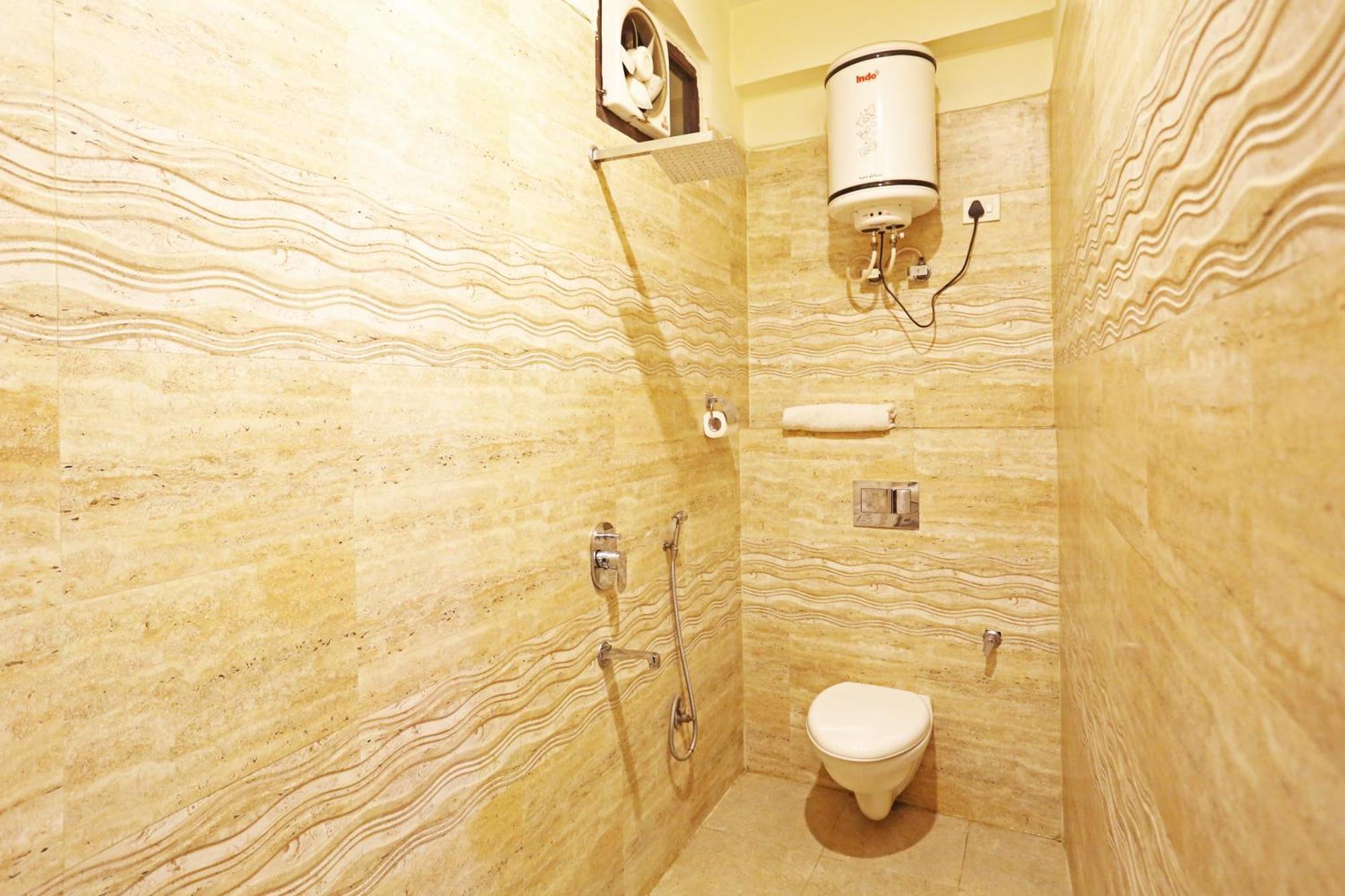 Hotel De Kiara Near Delhi Airport 4*