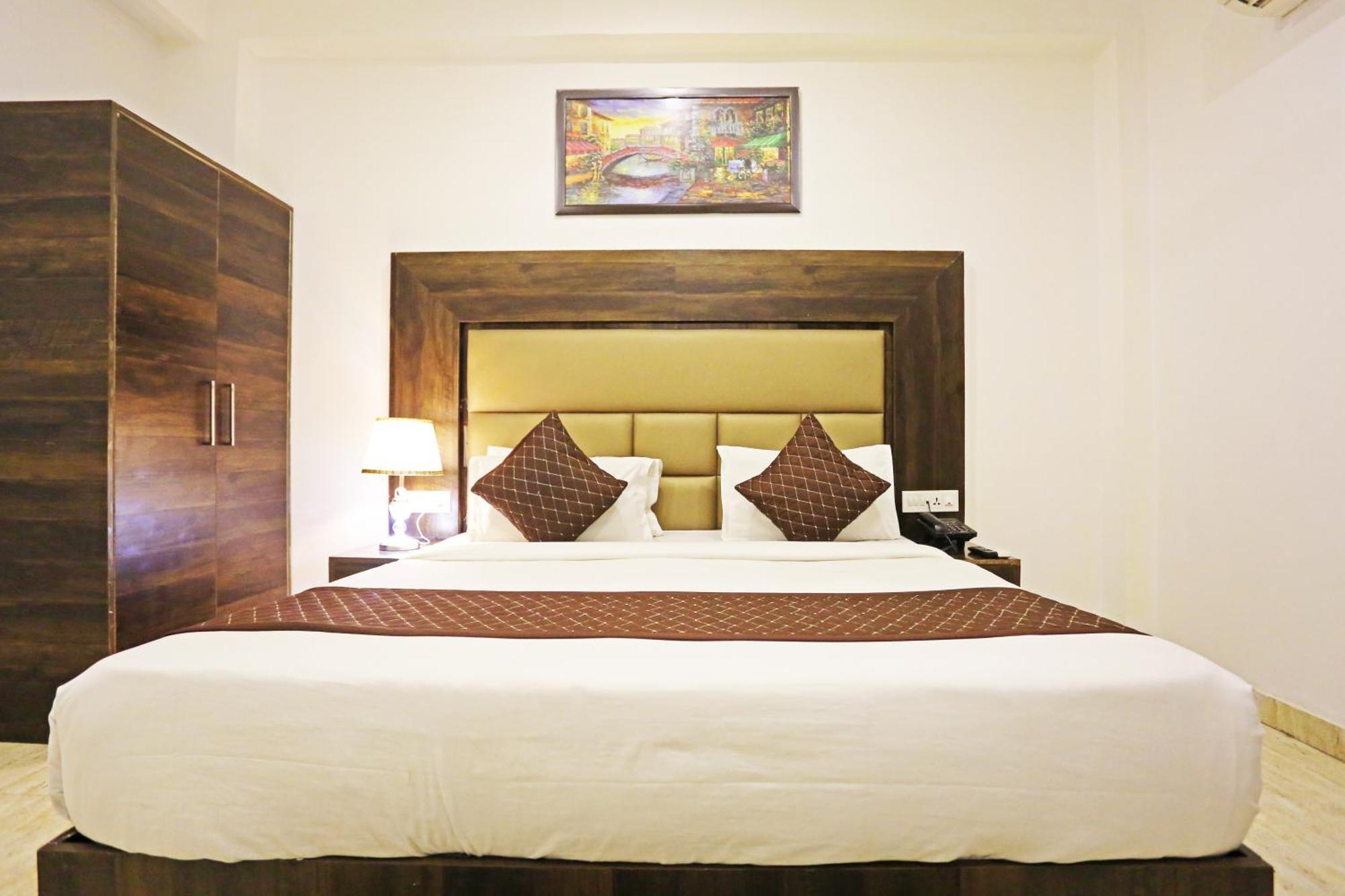De Kiara Near Delhi Airport Hotel 4*