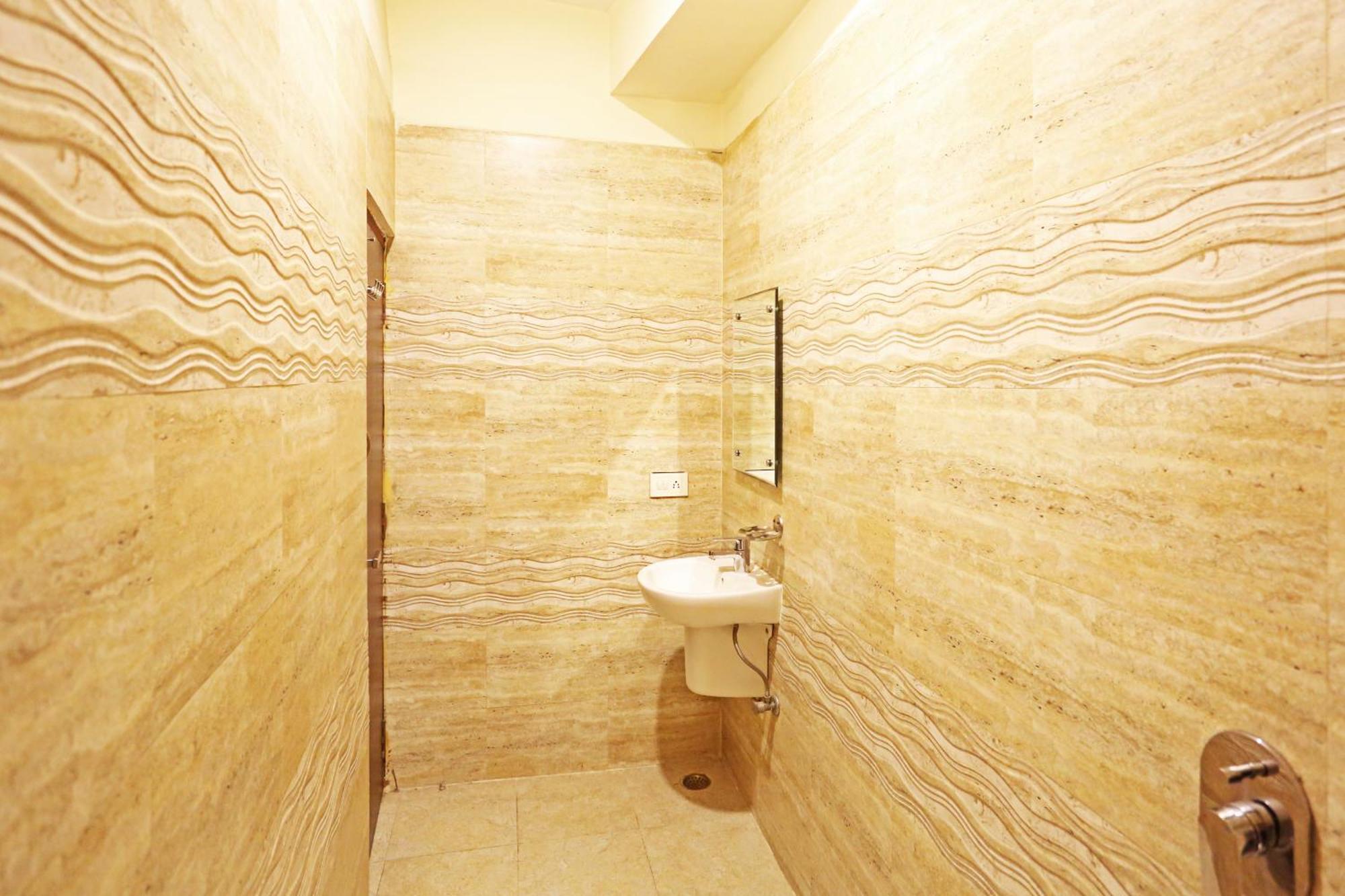 De Kiara Near Delhi Airport Hotel