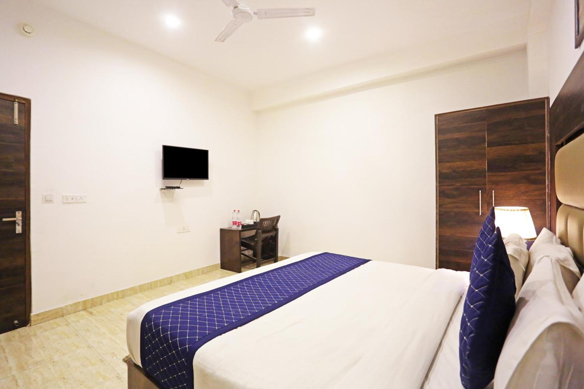 De Kiara Near Delhi Airport Hotel 4*