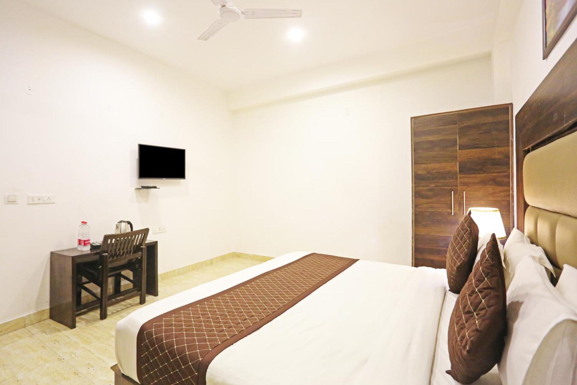De Kiara Near Delhi Airport Hotel