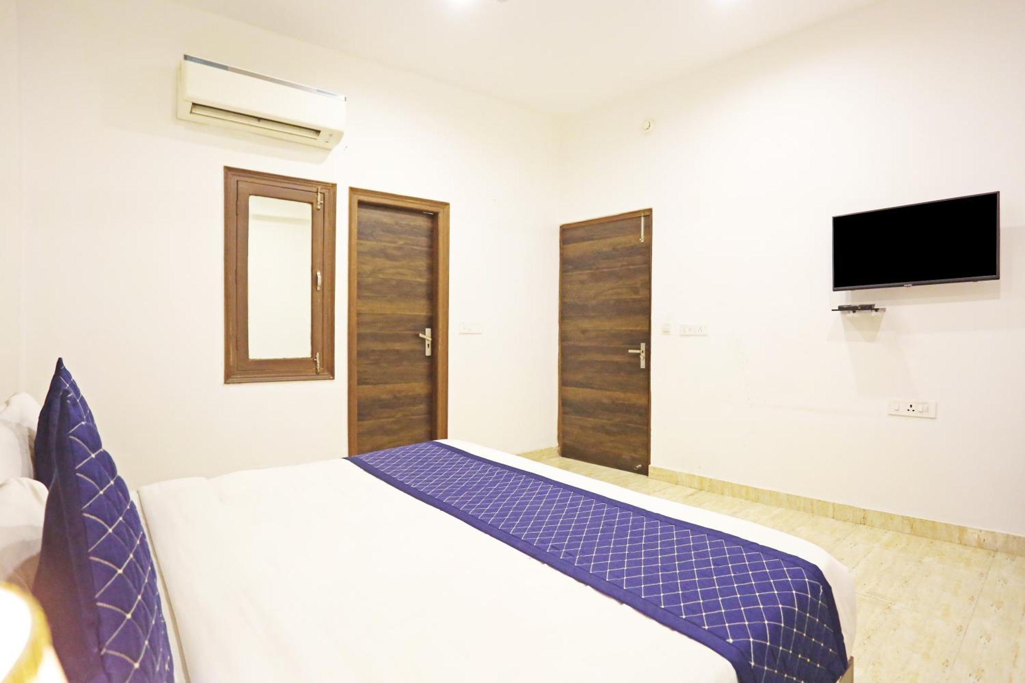 De Kiara Near Delhi Airport Hotel 4*