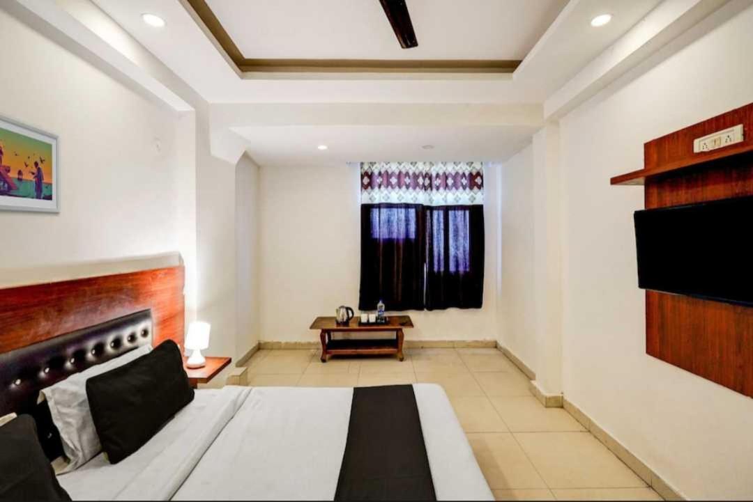 O Anshu 4* New Delhi