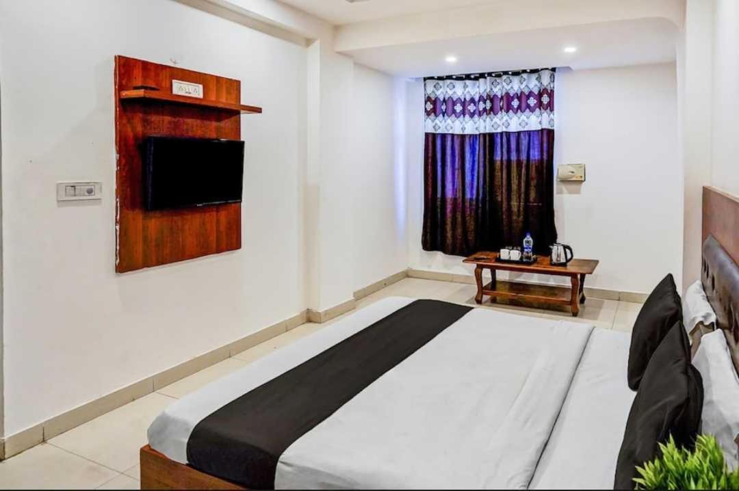 O Anshu Hotel 4*