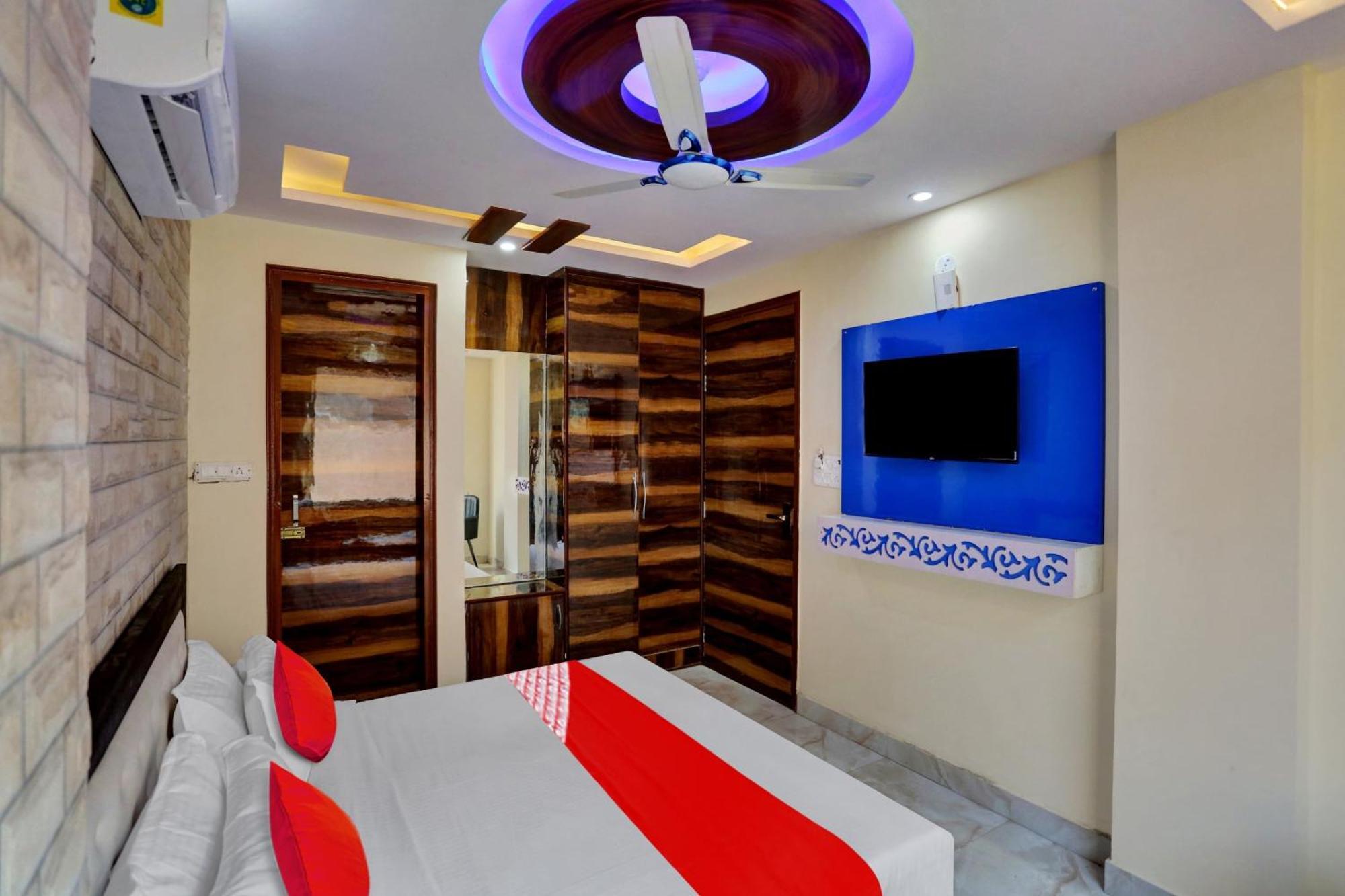 Hotel O Metro Height's Near Nangloi Railway Metro Station