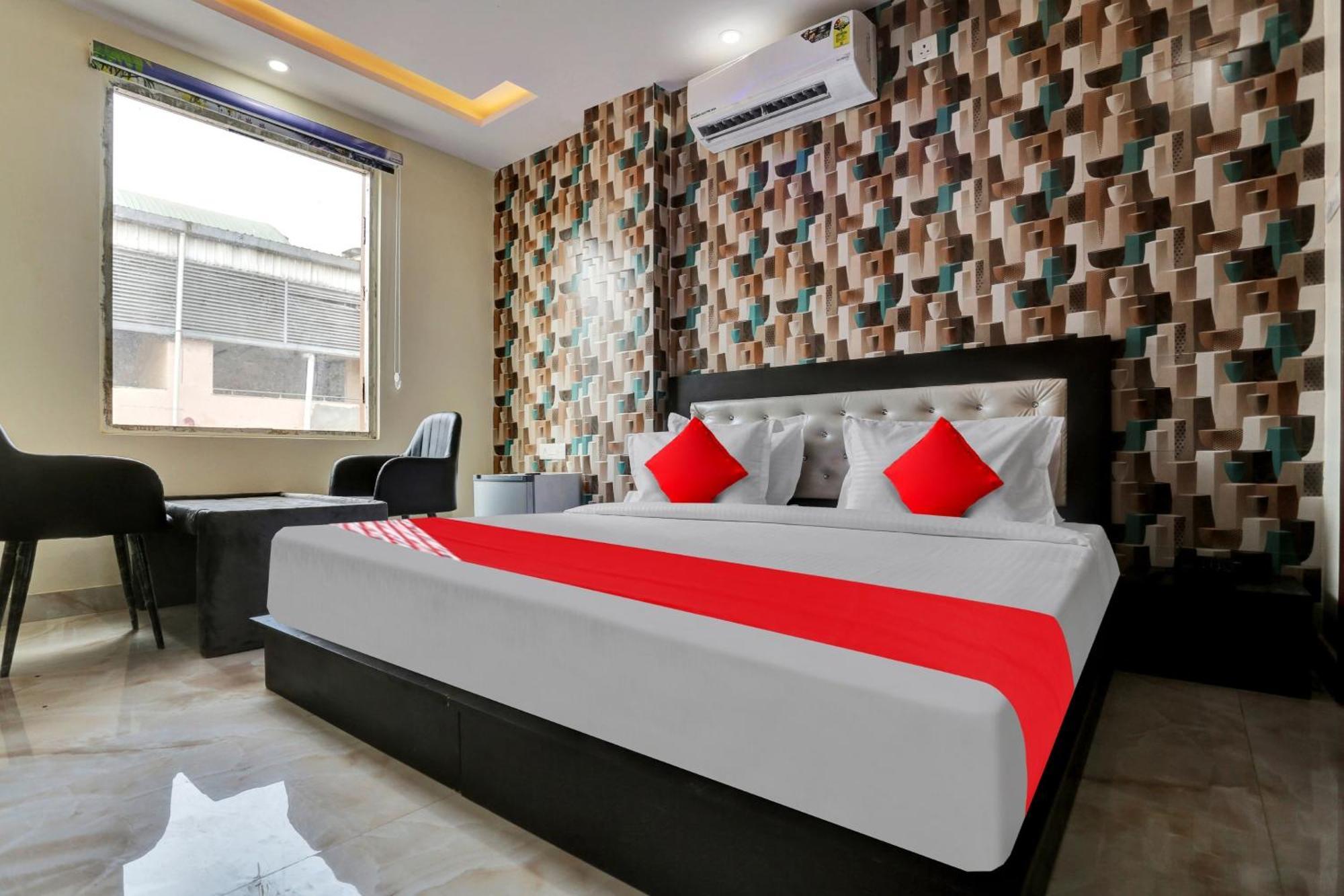 O Metro Height's Near Nangloi Railway Metro Station Hotel 3*