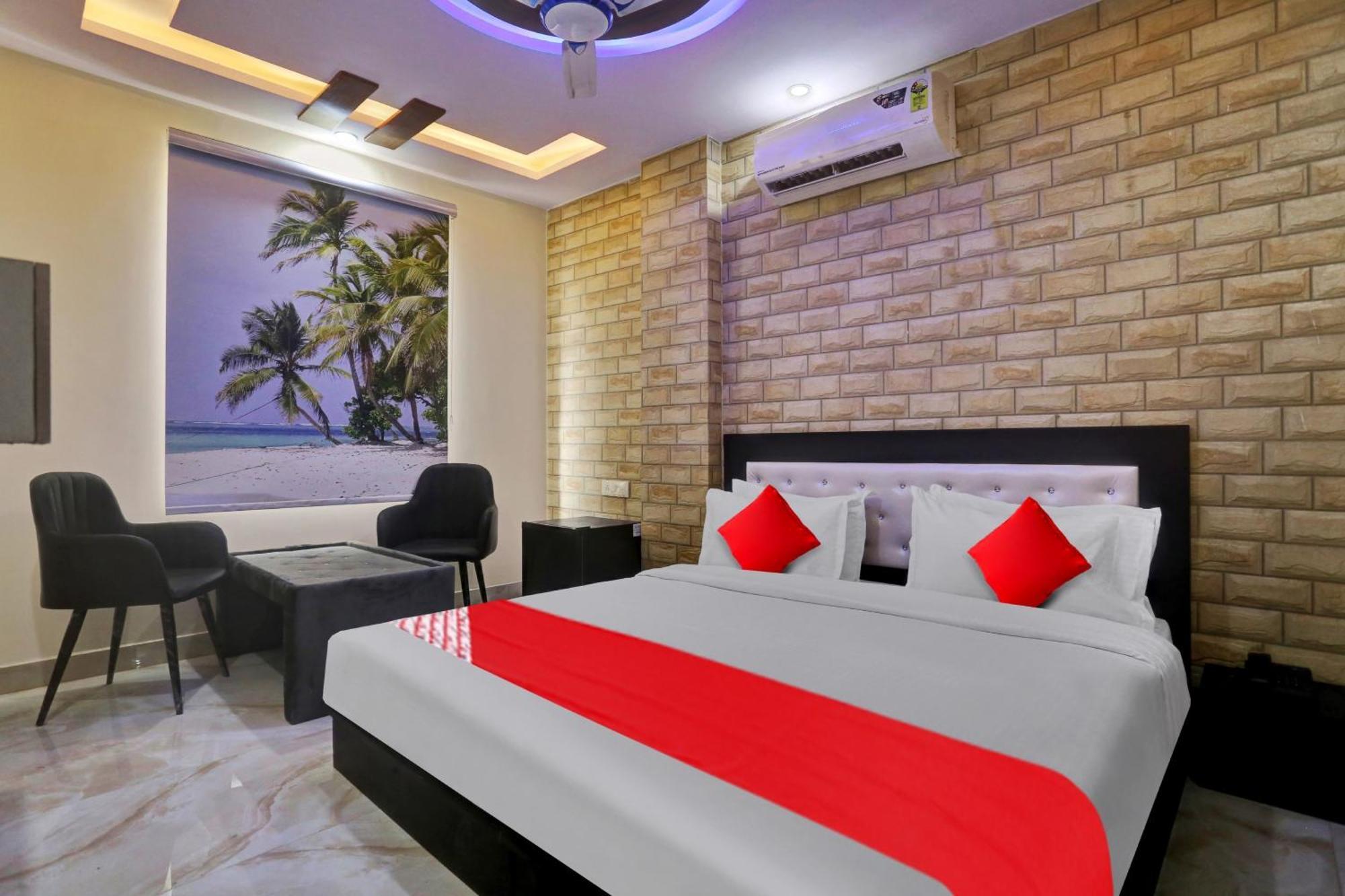 Hotel O Metro Height's Near Nangloi Railway Metro Station