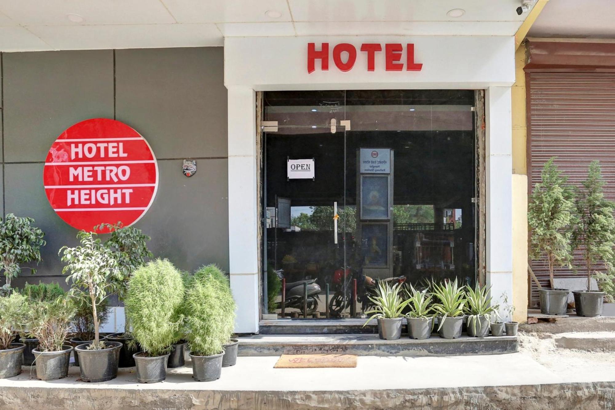Hotel O Metro Height's Near Nangloi Railway Metro Station 3*