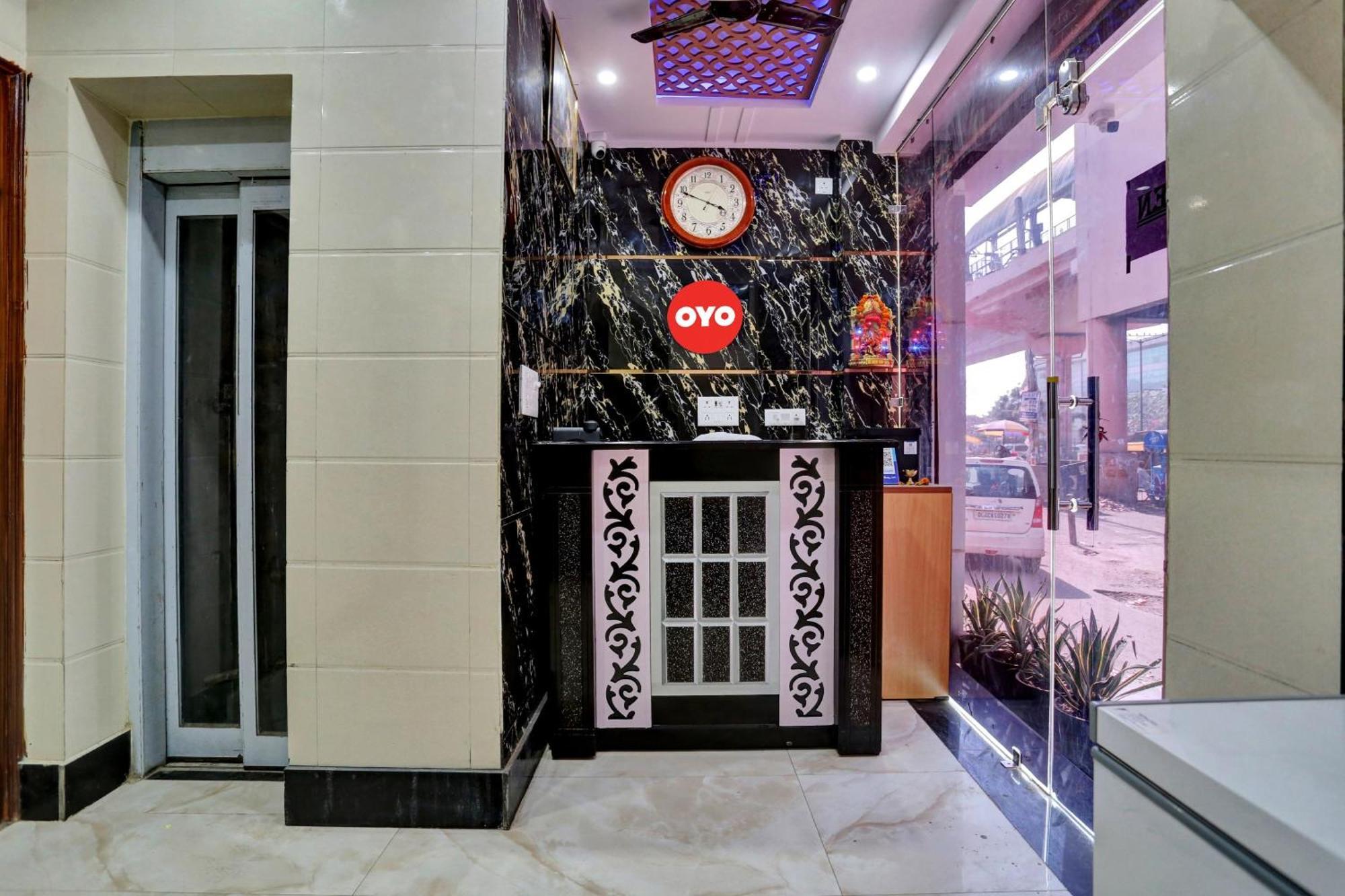 Hotel O Metro Height's Near Nangloi Railway Metro Station