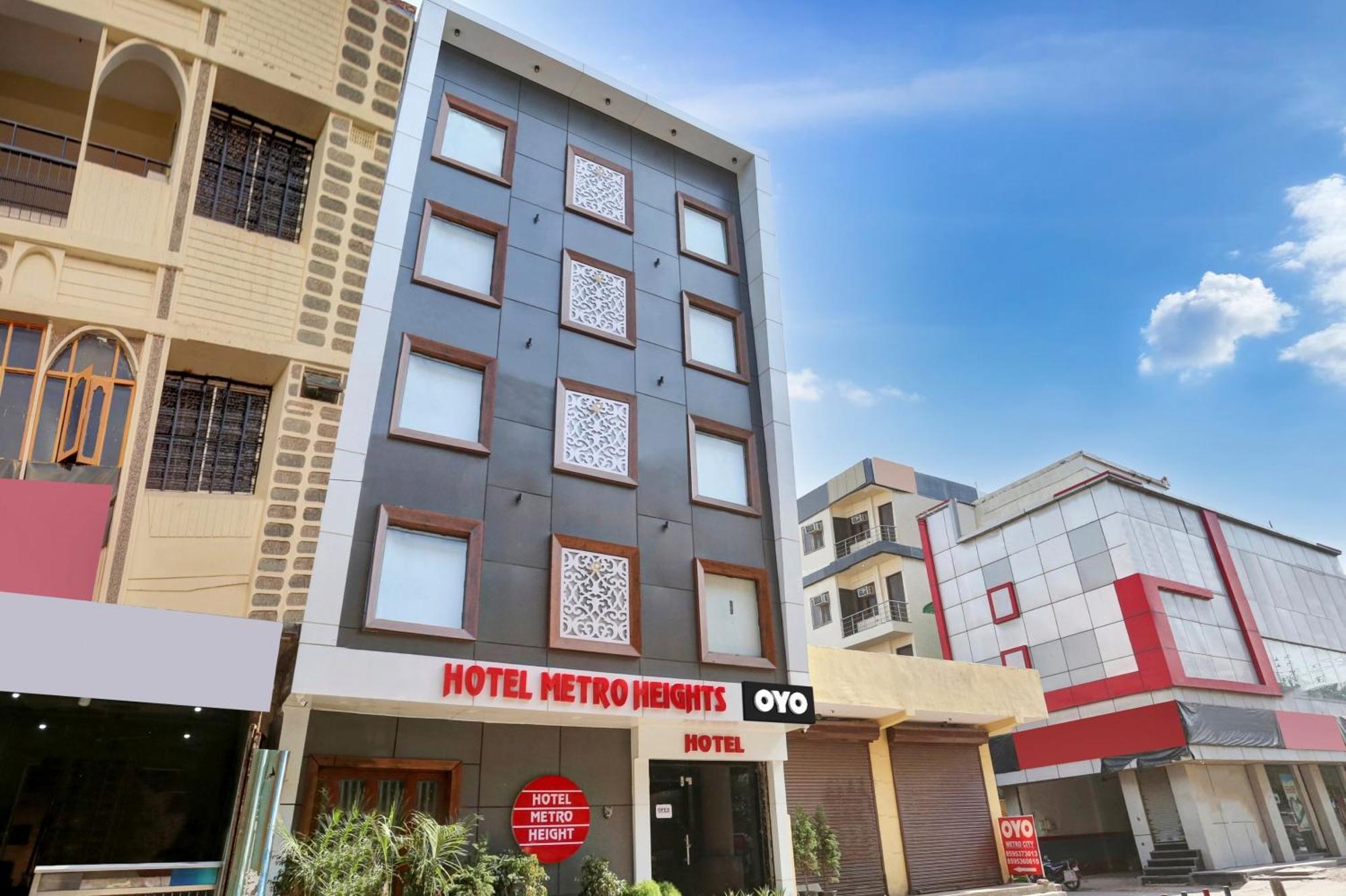 Hotel O Metro Height's Near Nangloi Railway Metro Station