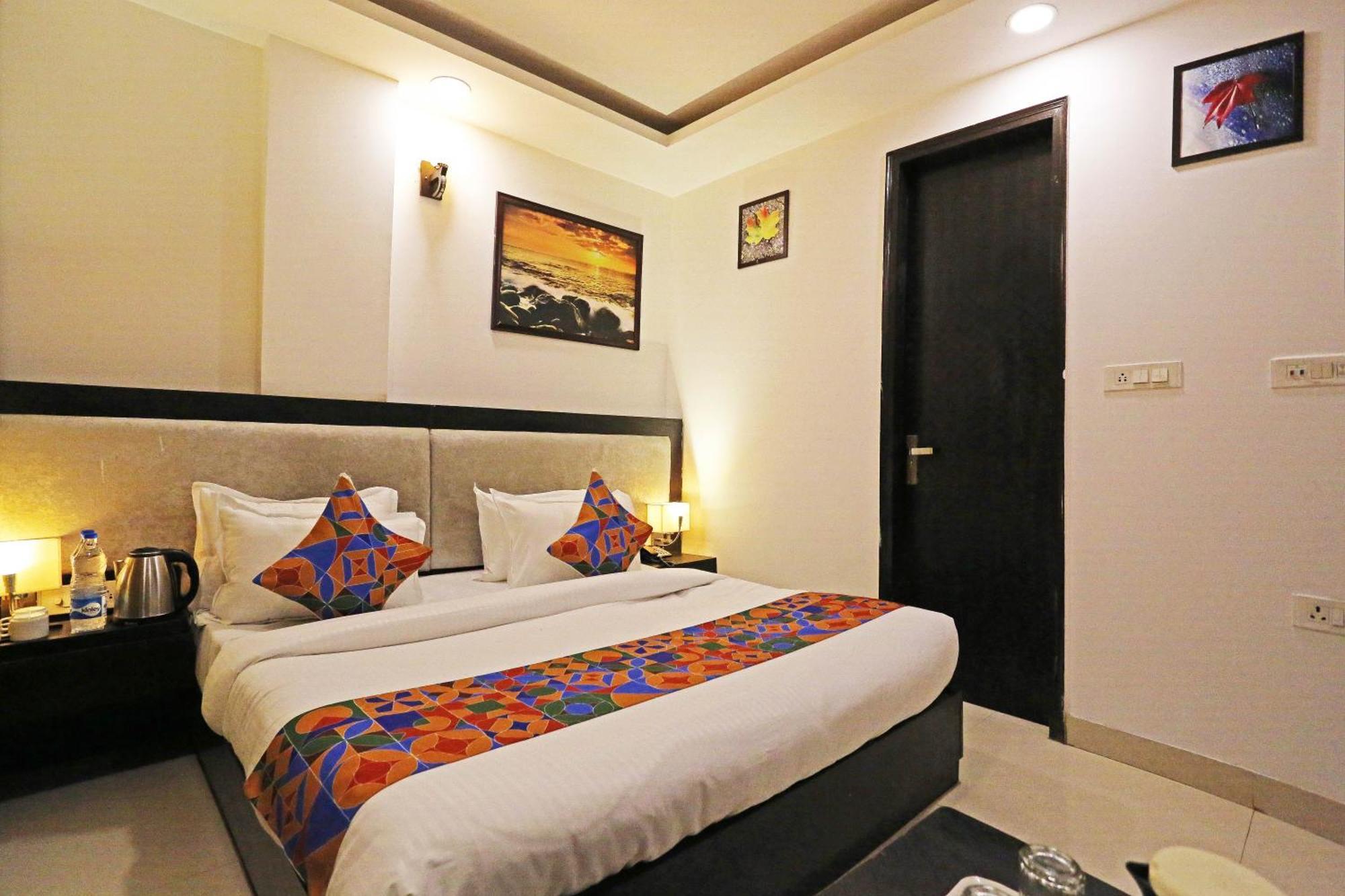 Airport Swan Near Delhi Airport Hotel 4*