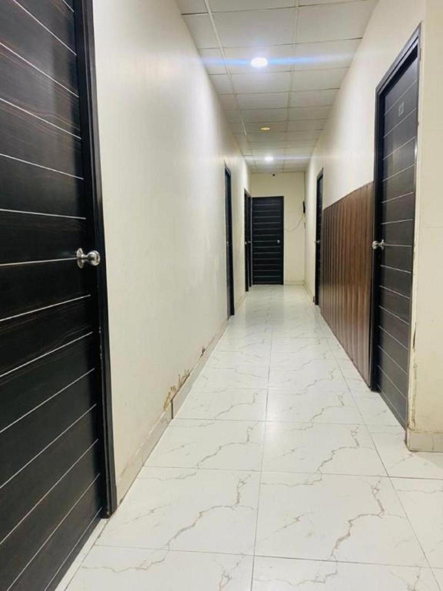 Hotel Mannat International At Paschim Vihar Nova Deli