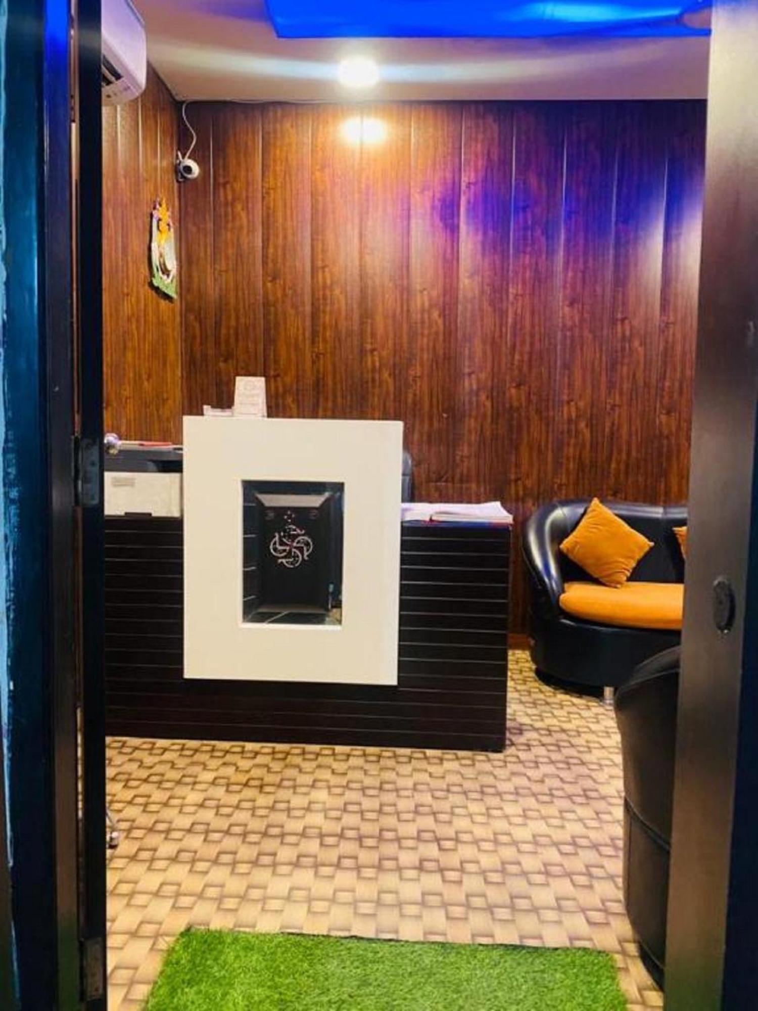 Mannat International At Paschim Vihar Hotel Nova Deli