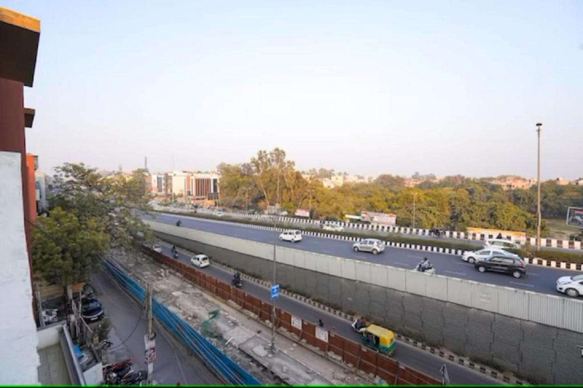 Hotel Mannat International At Paschim Vihar