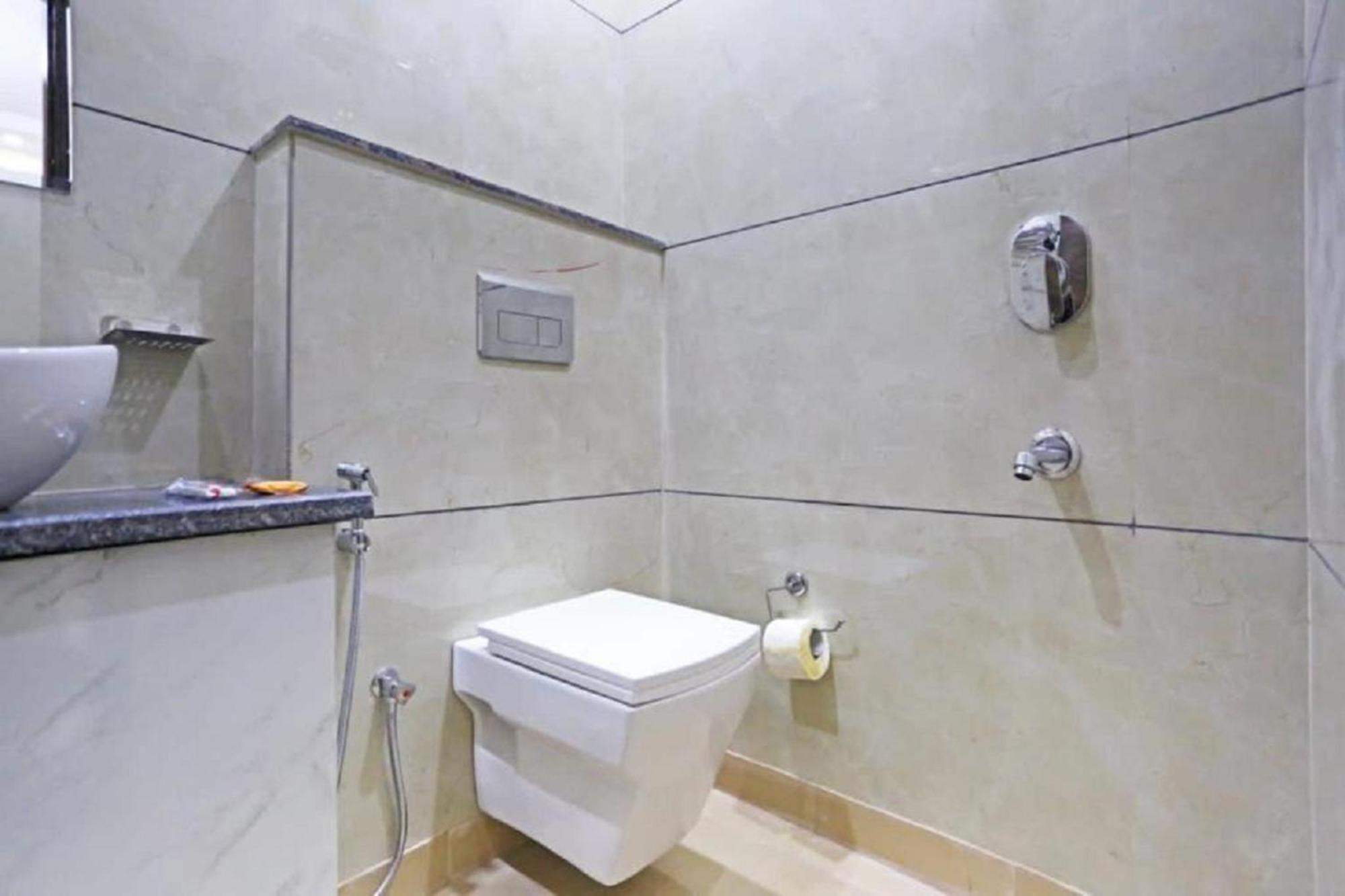 Mannat International At Paschim Vihar Hotel Nova Deli