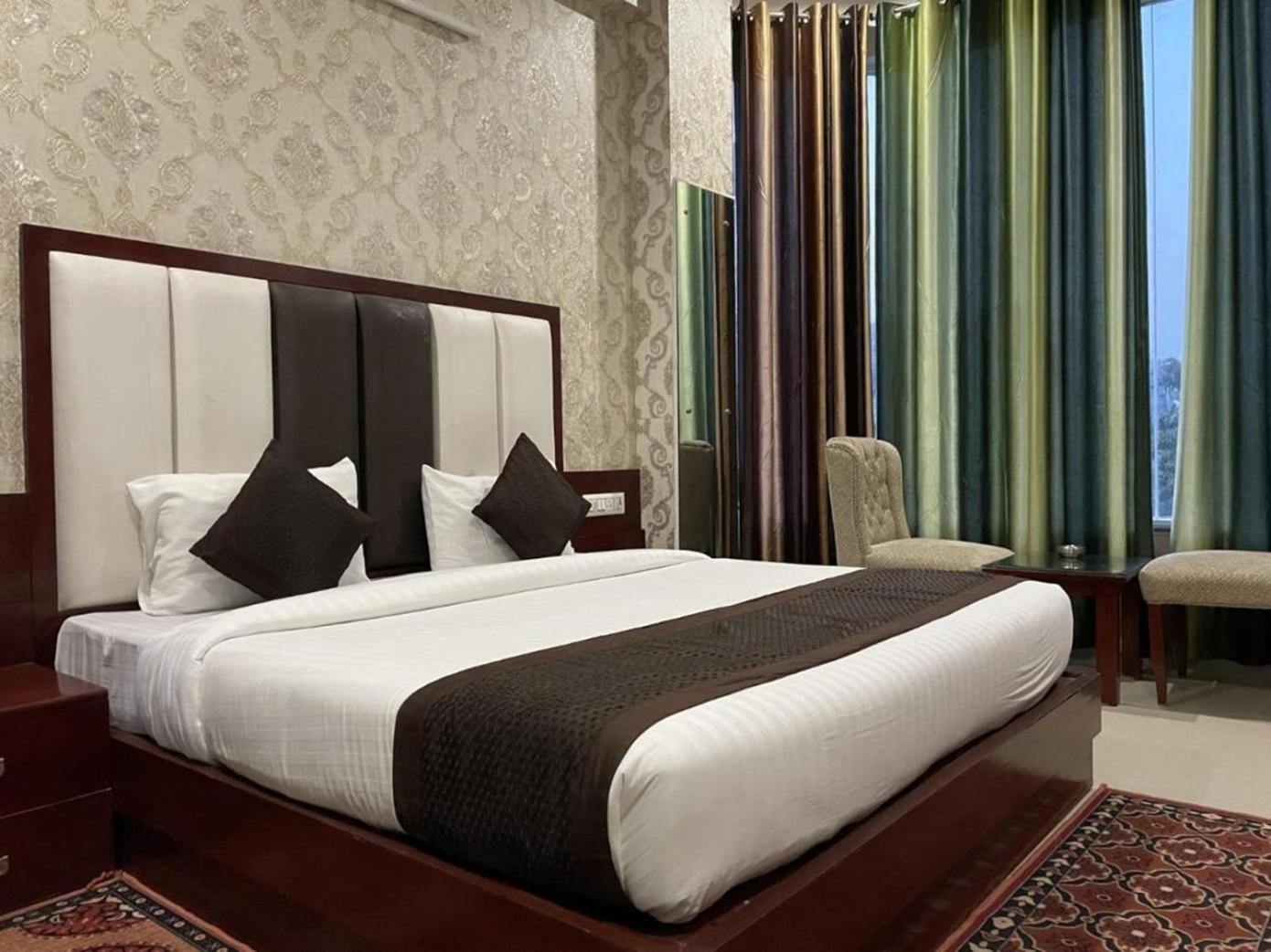 Mannat International At Paschim Vihar