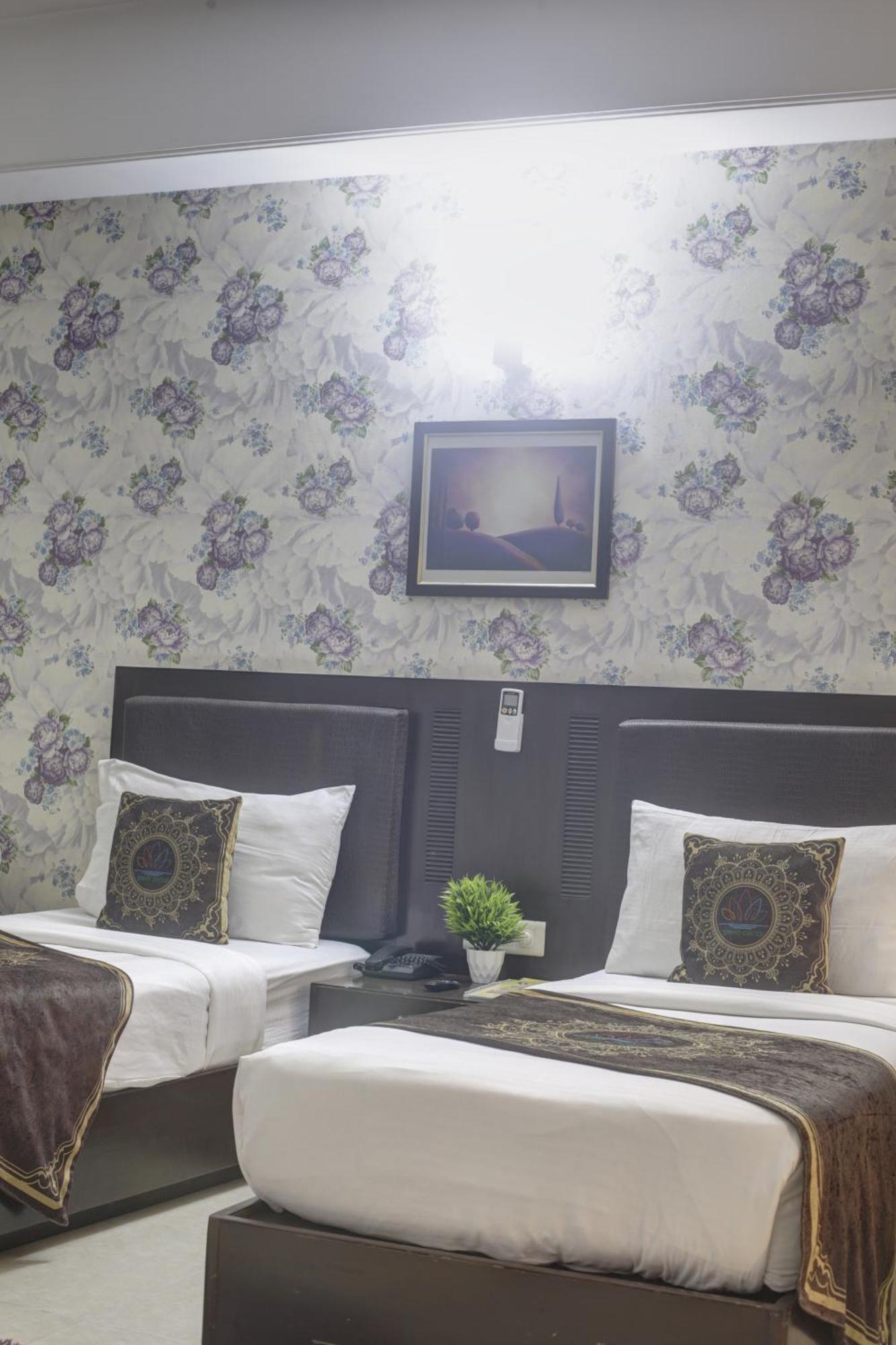 Venus Plaza 4* New Delhi